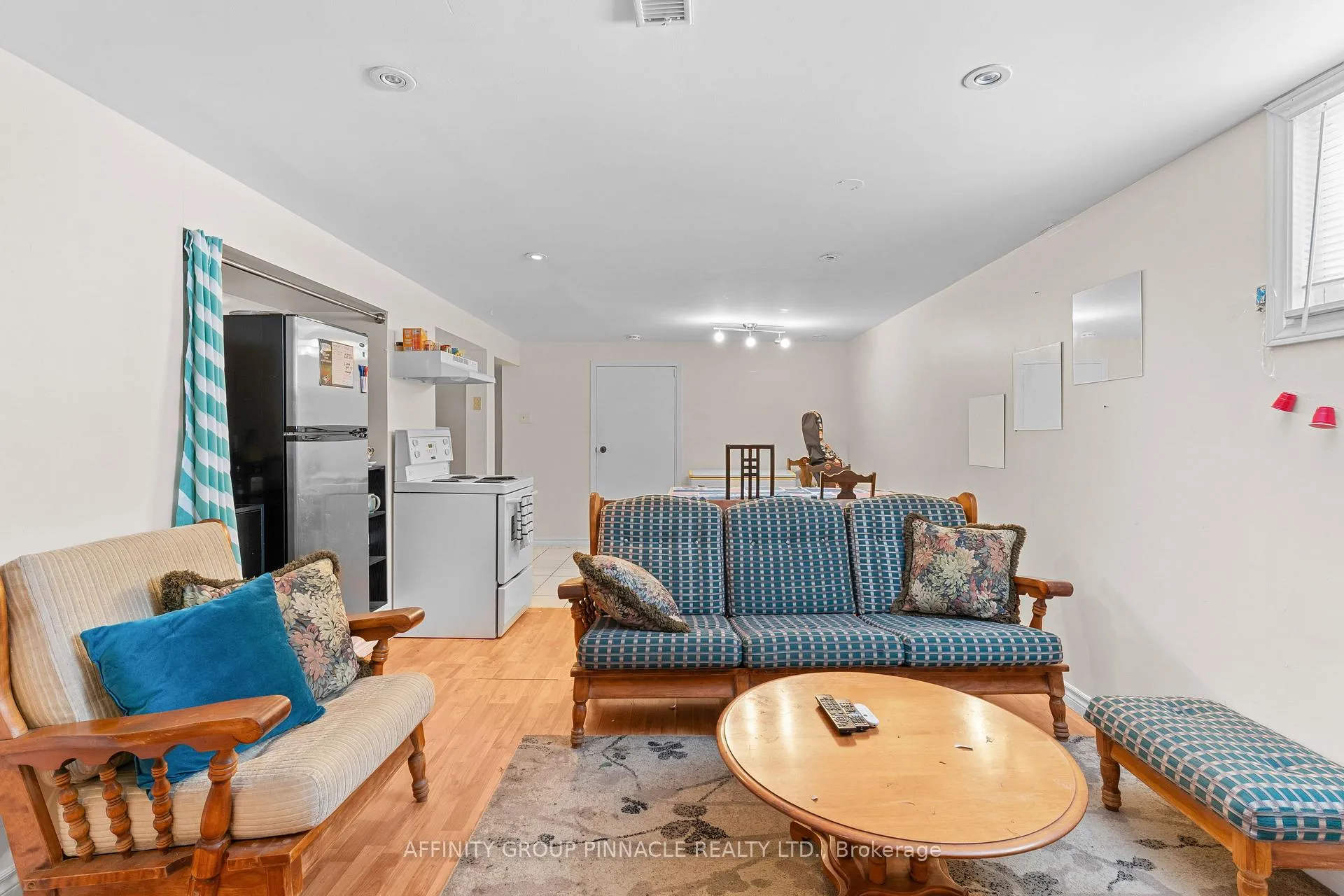 Photo 19 of 1096 Barnardo Avenue, Peterborough, Northcrest Ward 5 — HOMEH