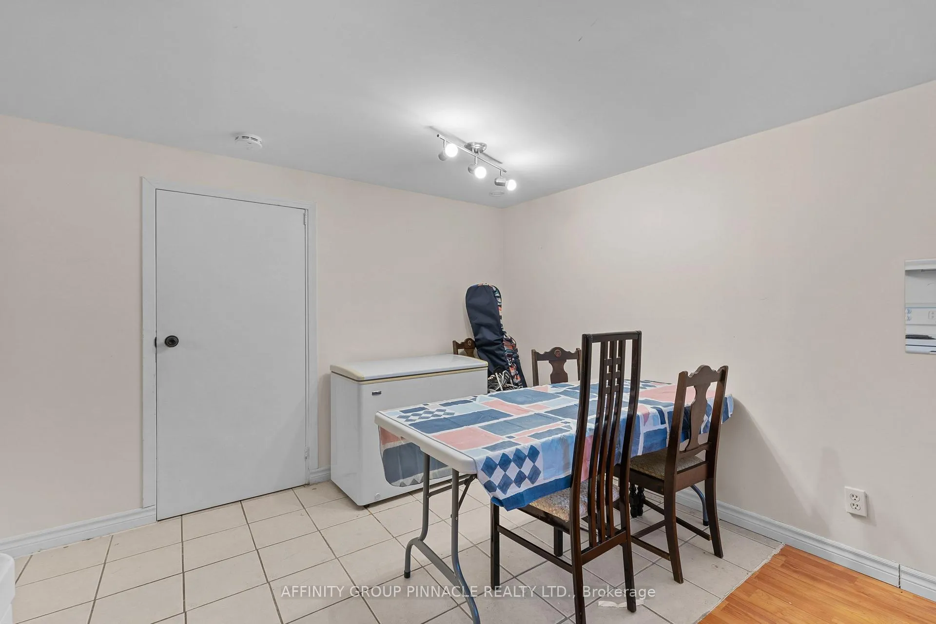 Photo 20 of 1096 Barnardo Avenue, Peterborough, Northcrest Ward 5 — HOMEH