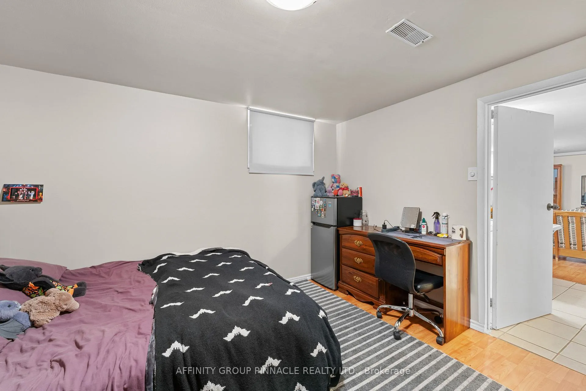 Photo 24 of 1096 Barnardo Avenue, Peterborough, Northcrest Ward 5 — HOMEH