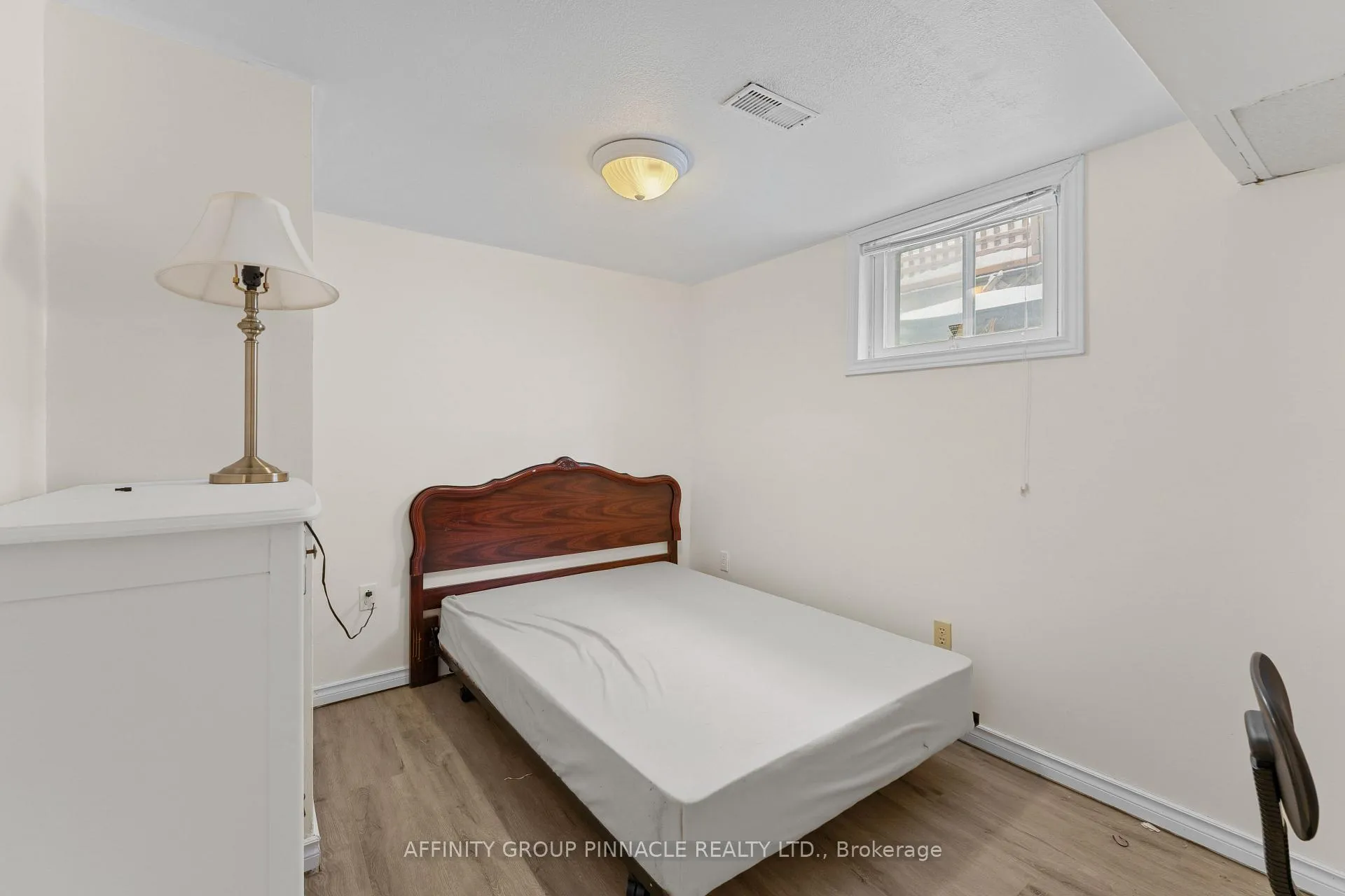 Photo 25 of 1096 Barnardo Avenue, Peterborough, Northcrest Ward 5 — HOMEH