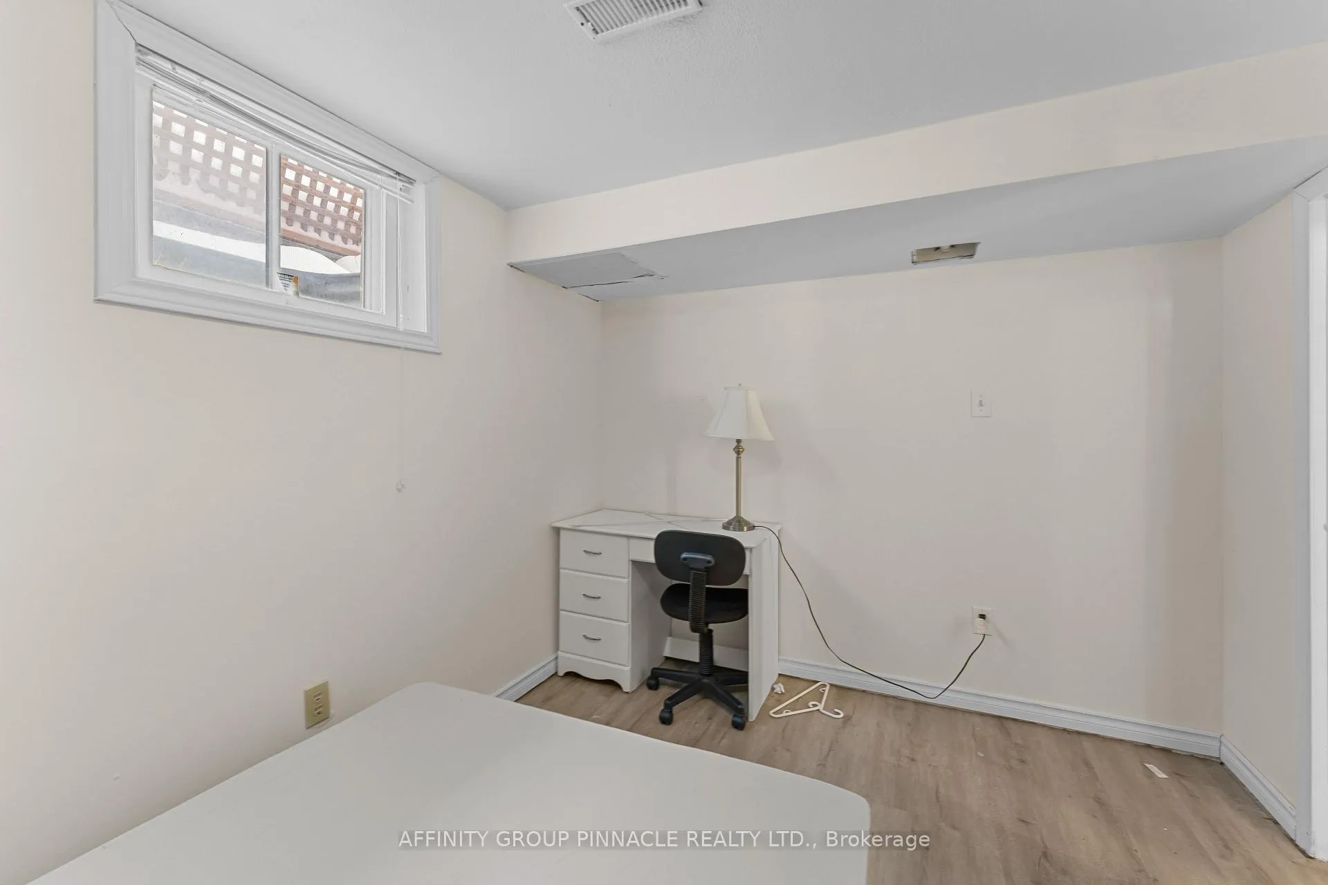 Photo 26 of 1096 Barnardo Avenue, Peterborough, Northcrest Ward 5 — HOMEH