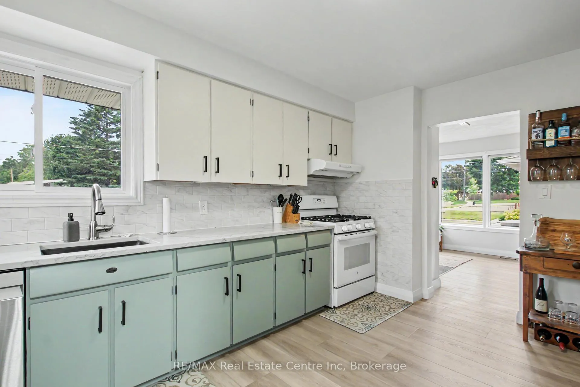 Photo 10 of 37 Ottawa Crescent, Guelph, St. George's — HOMEH