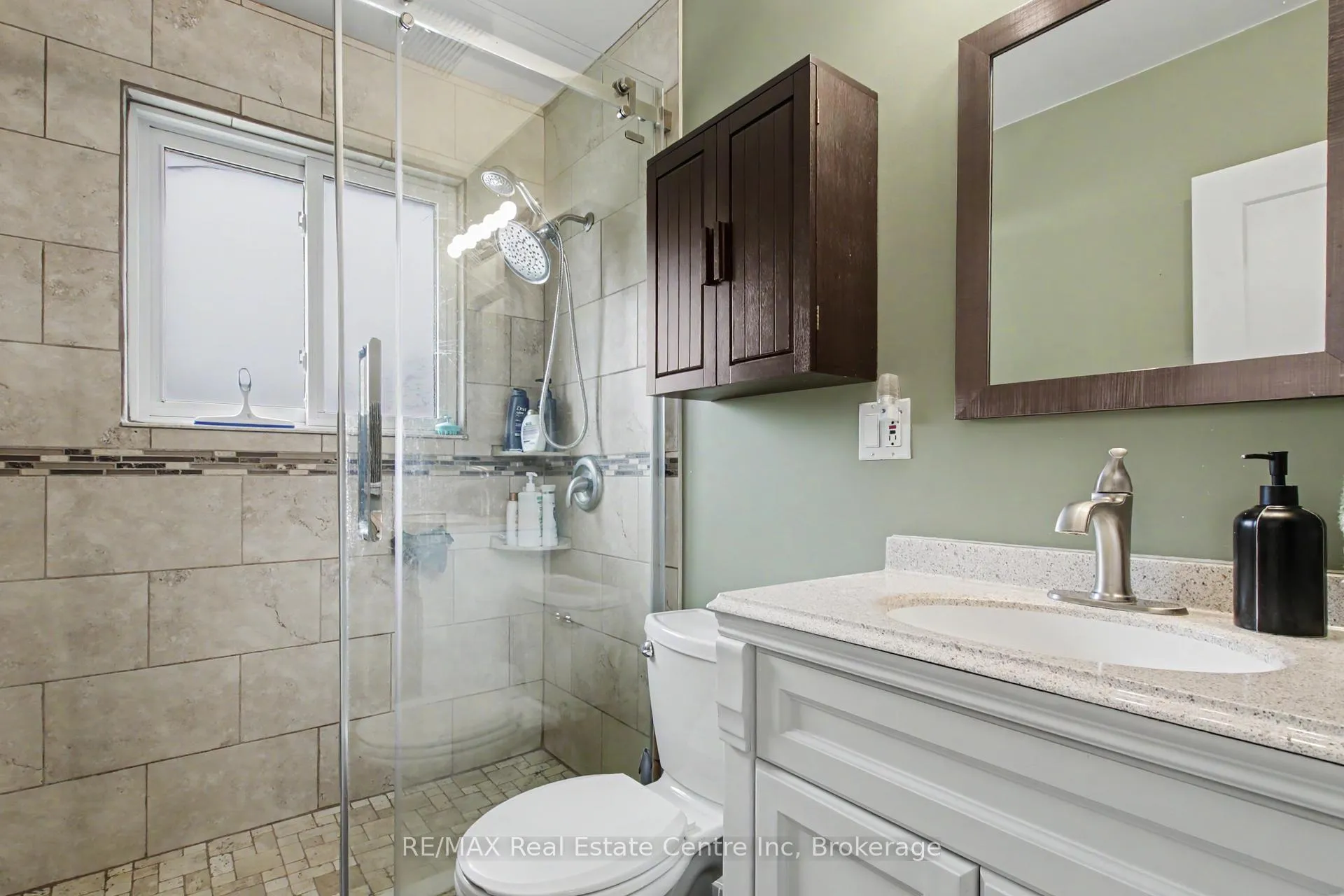 Photo 17 of 37 Ottawa Crescent, Guelph, St. George's — HOMEH