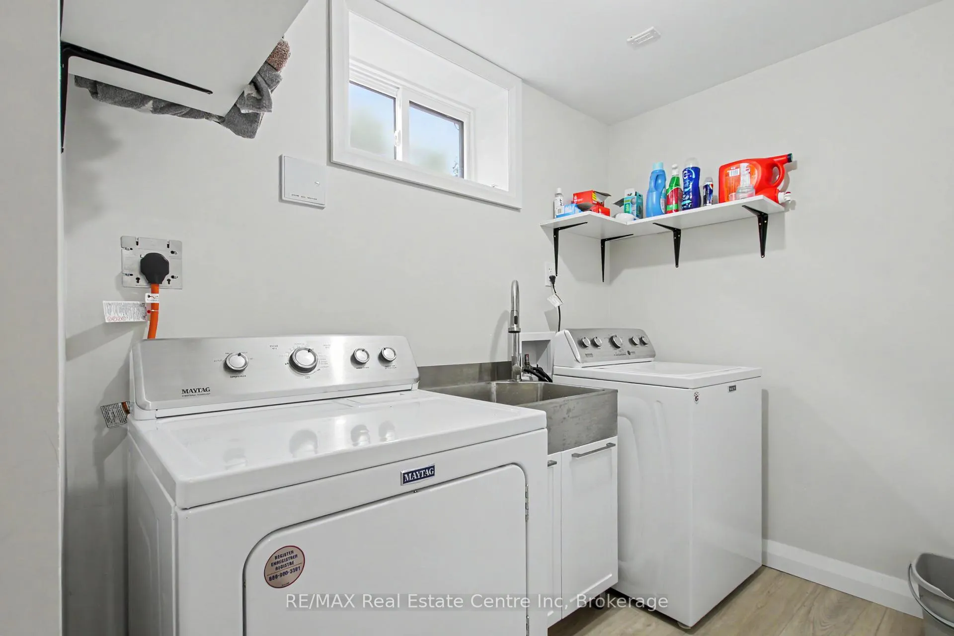 Photo 18 of 37 Ottawa Crescent, Guelph, St. George's — HOMEH
