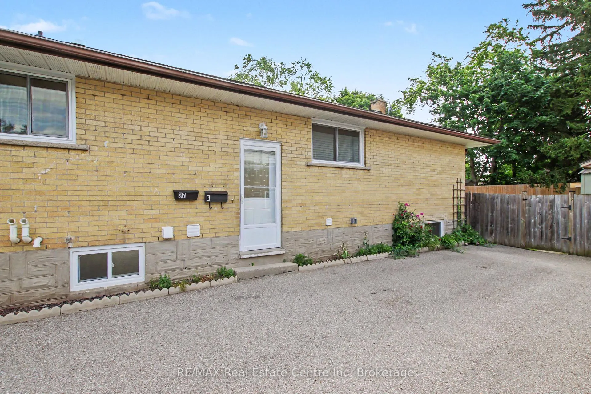 Photo 19 of 37 Ottawa Crescent, Guelph, St. George's — HOMEH
