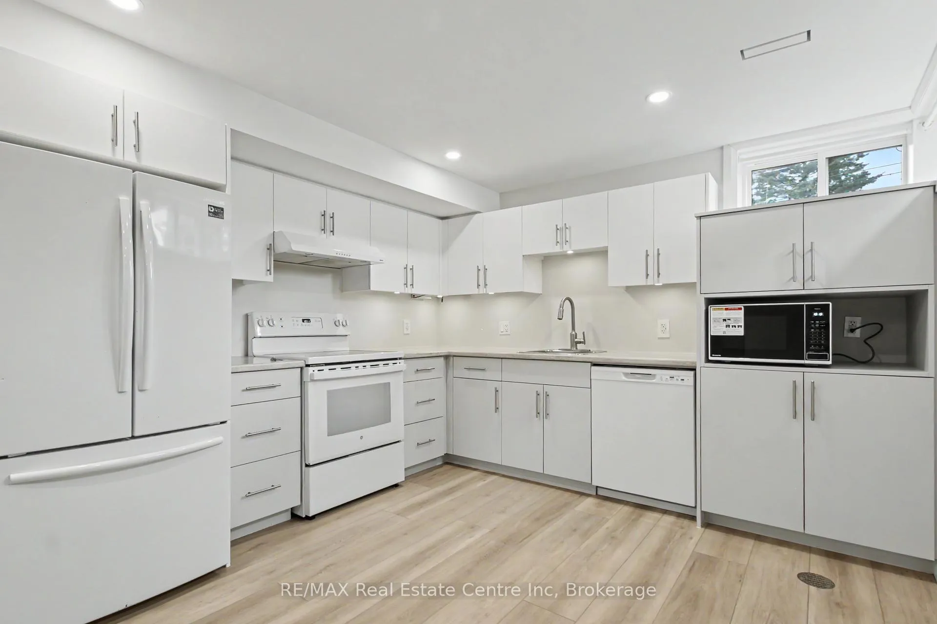 Photo 20 of 37 Ottawa Crescent, Guelph, St. George's — HOMEH