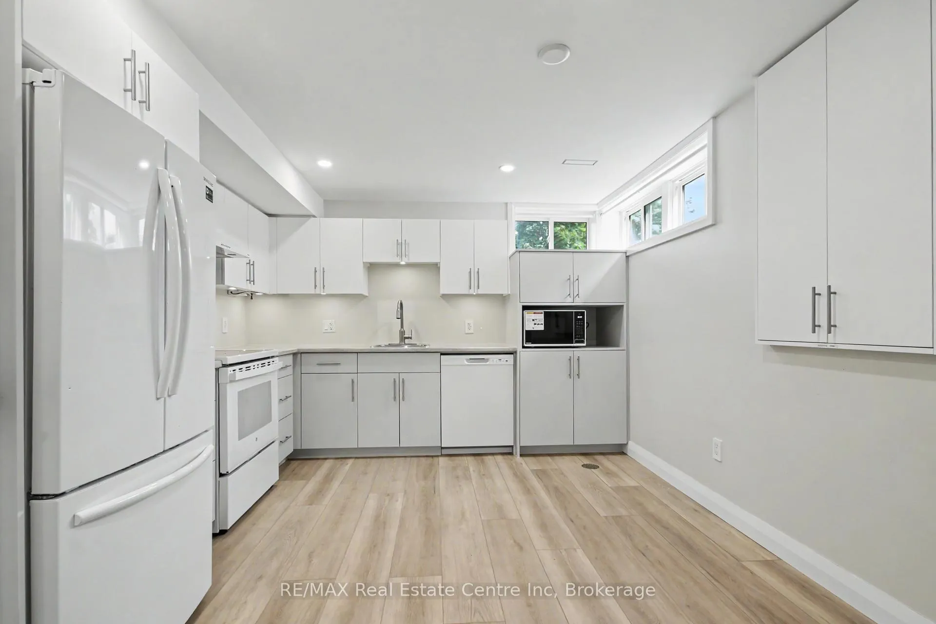 Photo 21 of 37 Ottawa Crescent, Guelph, St. George's — HOMEH