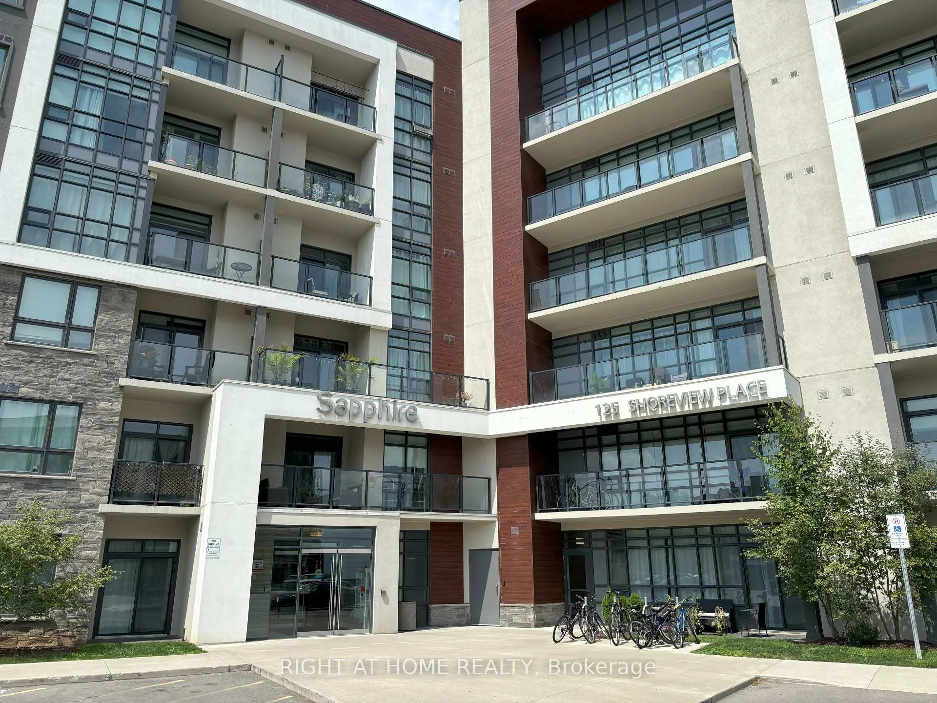 Photo 2 of Unit 519, 125 Shoreview Place, Hamilton, Lakeshore — HOMEH