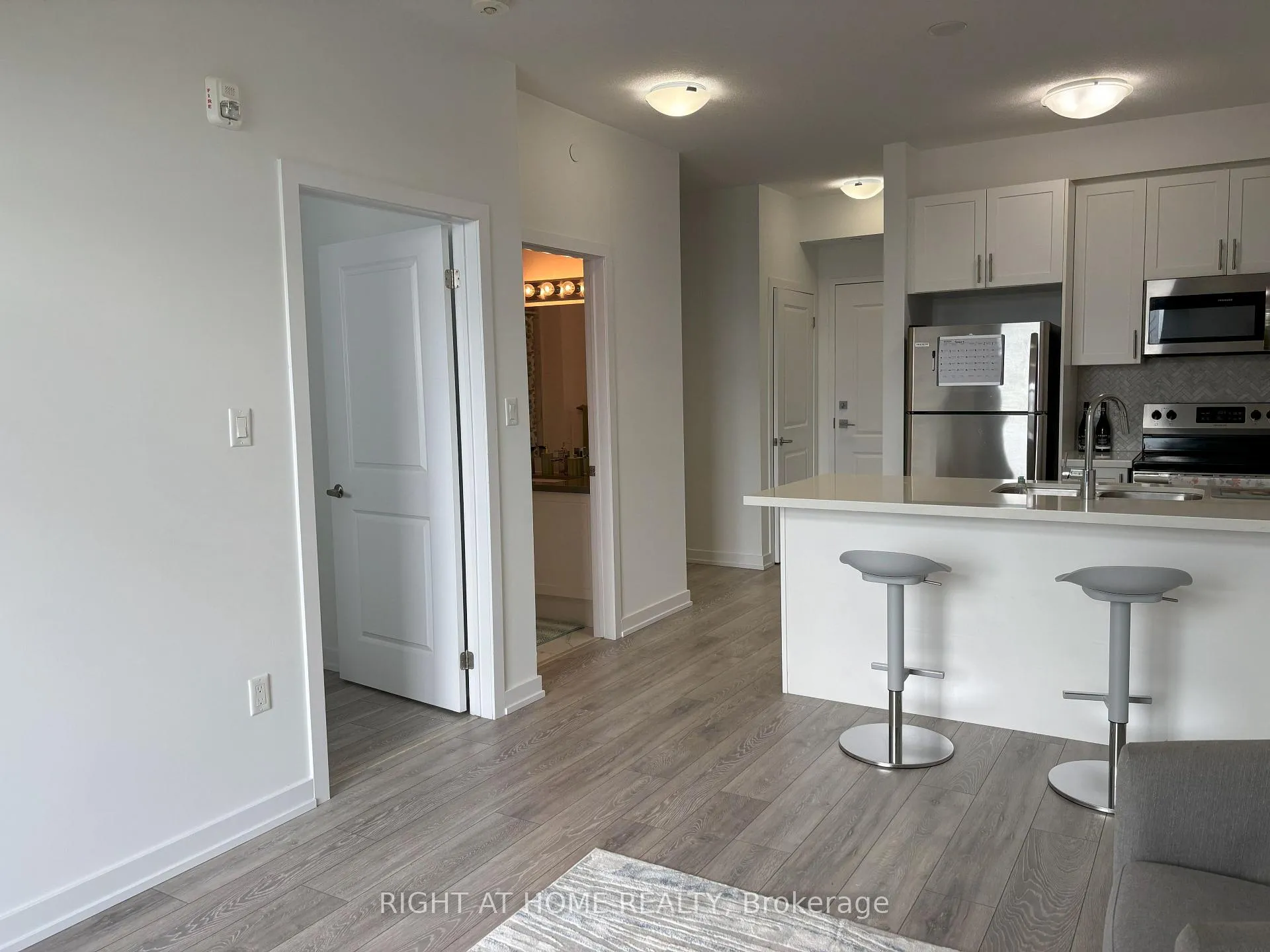 Photo 7 of Unit 519, 125 Shoreview Place, Hamilton, Lakeshore — HOMEH