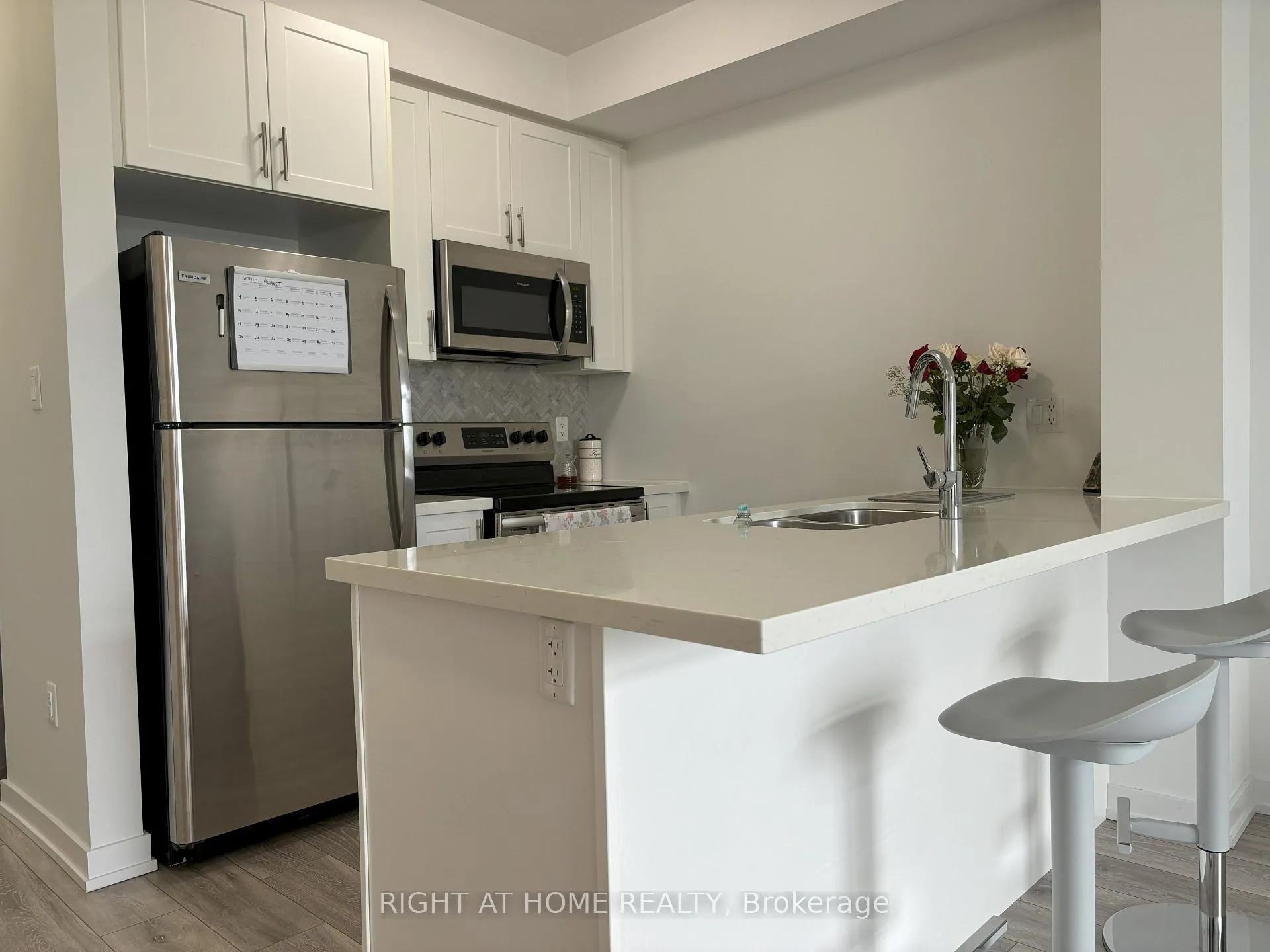 Photo 10 of Unit 519, 125 Shoreview Place, Hamilton, Lakeshore — HOMEH