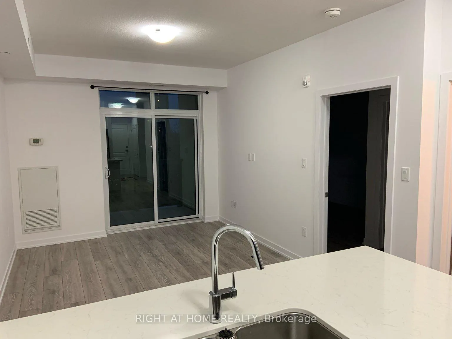 Photo 12 of Unit 519, 125 Shoreview Place, Hamilton, Lakeshore — HOMEH