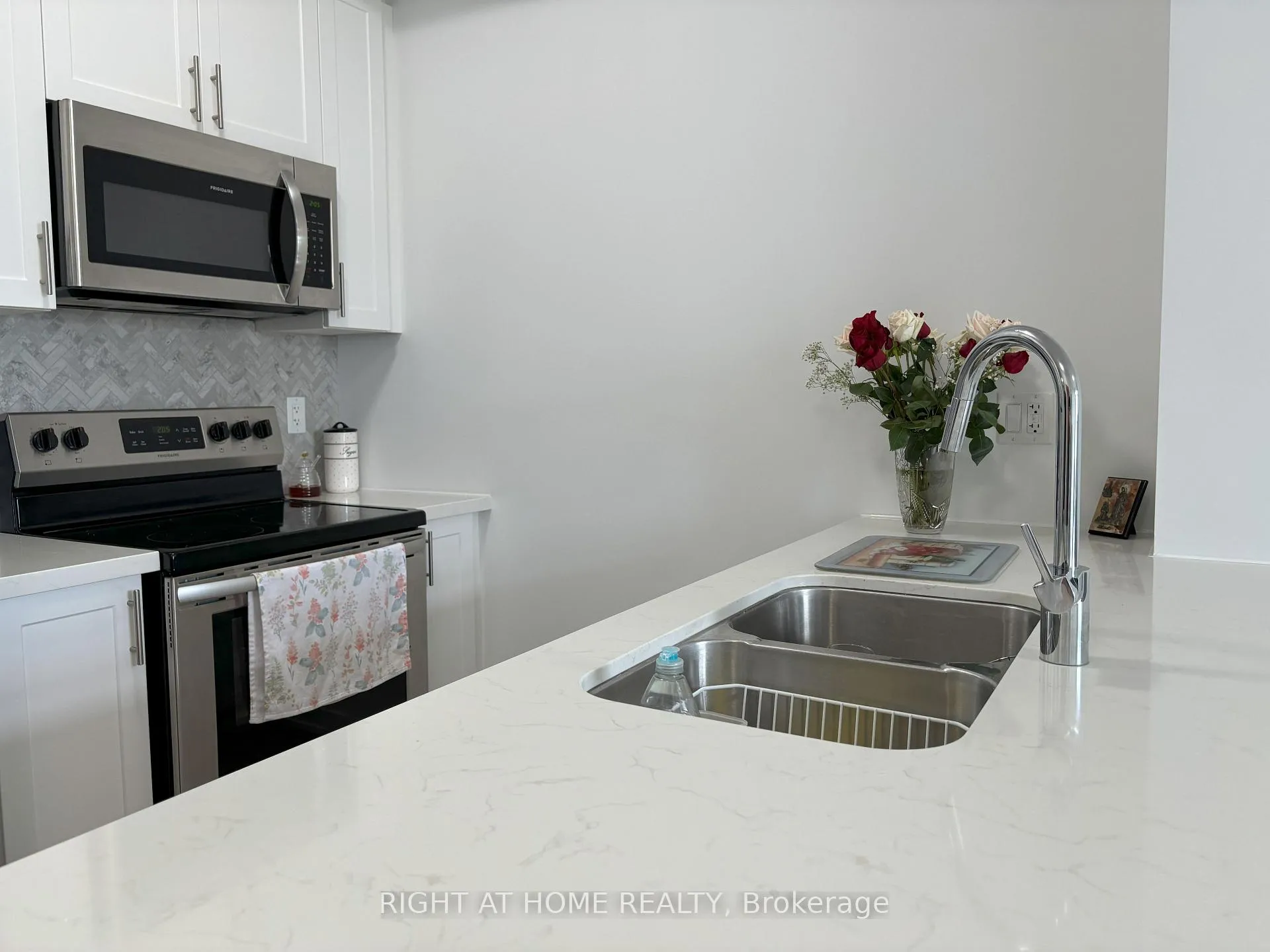 Photo 13 of Unit 519, 125 Shoreview Place, Hamilton, Lakeshore — HOMEH