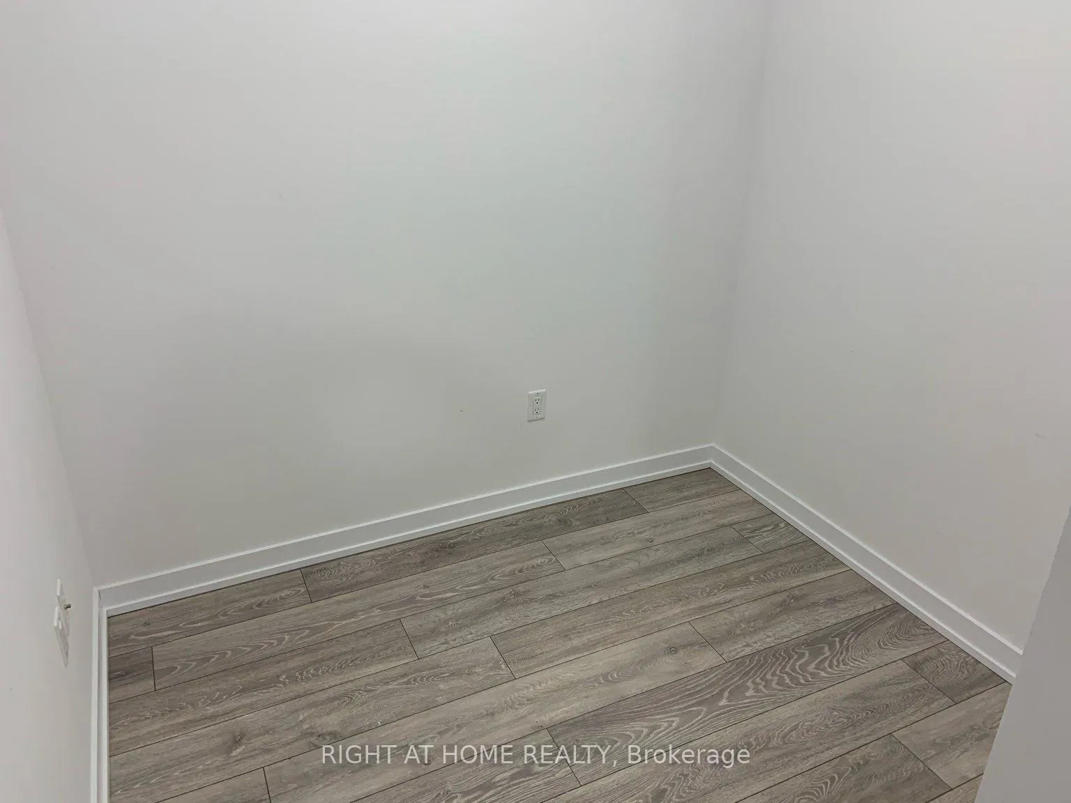 Photo 22 of Unit 519, 125 Shoreview Place, Hamilton, Lakeshore — HOMEH