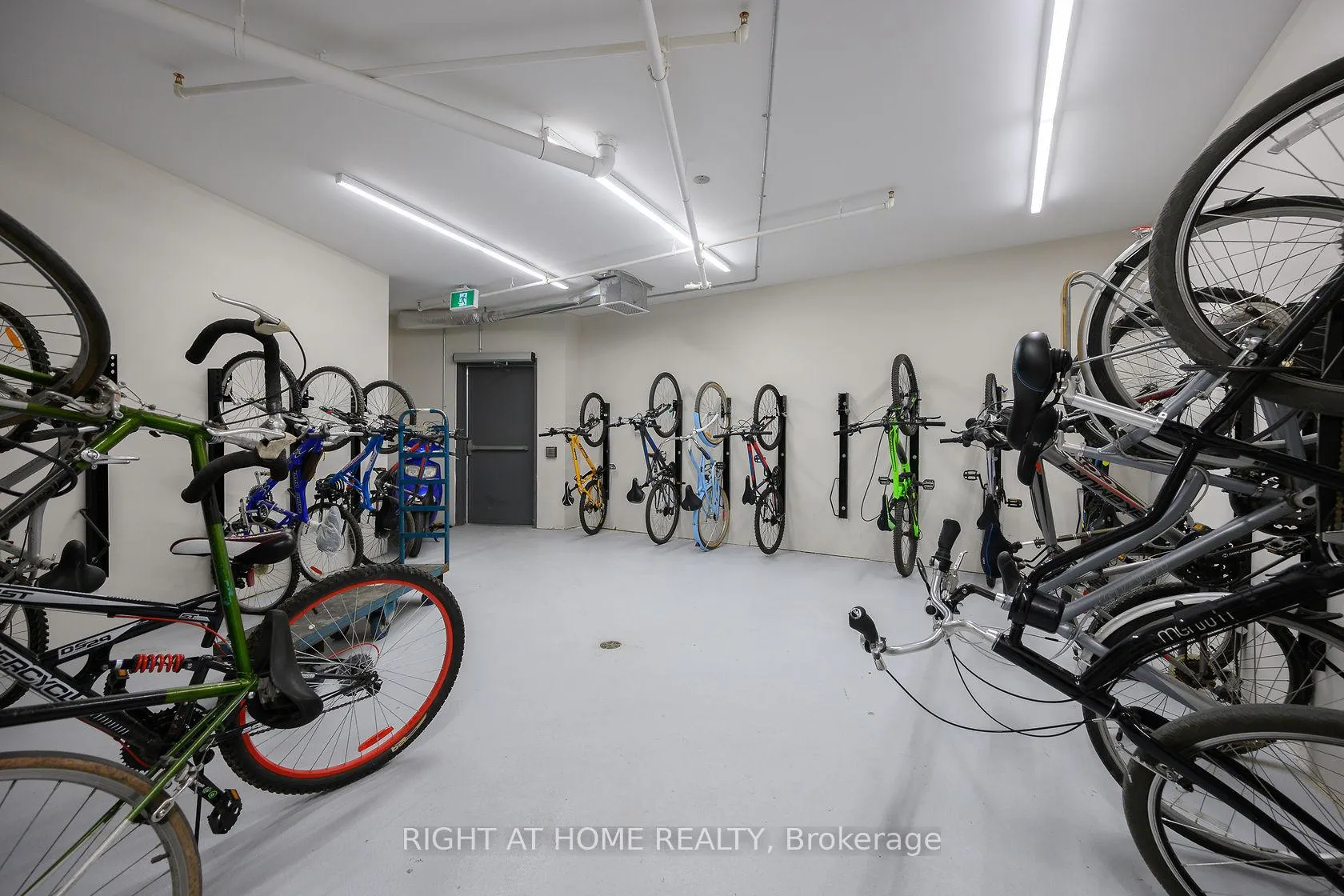 Photo 32 of Unit 519, 125 Shoreview Place, Hamilton, Lakeshore — HOMEH