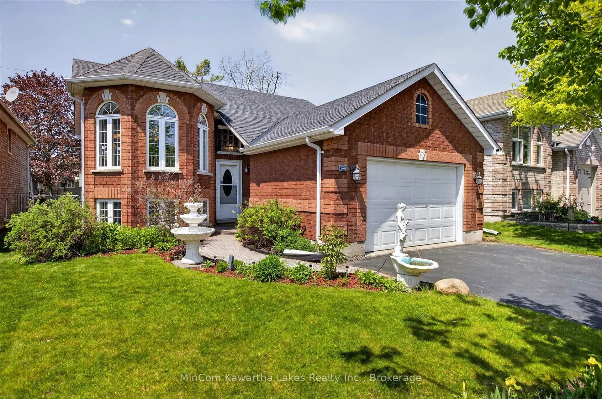 Photo 2 of 788 Hemlock Street, Peterborough, Northcrest Ward 5 — HOMEH