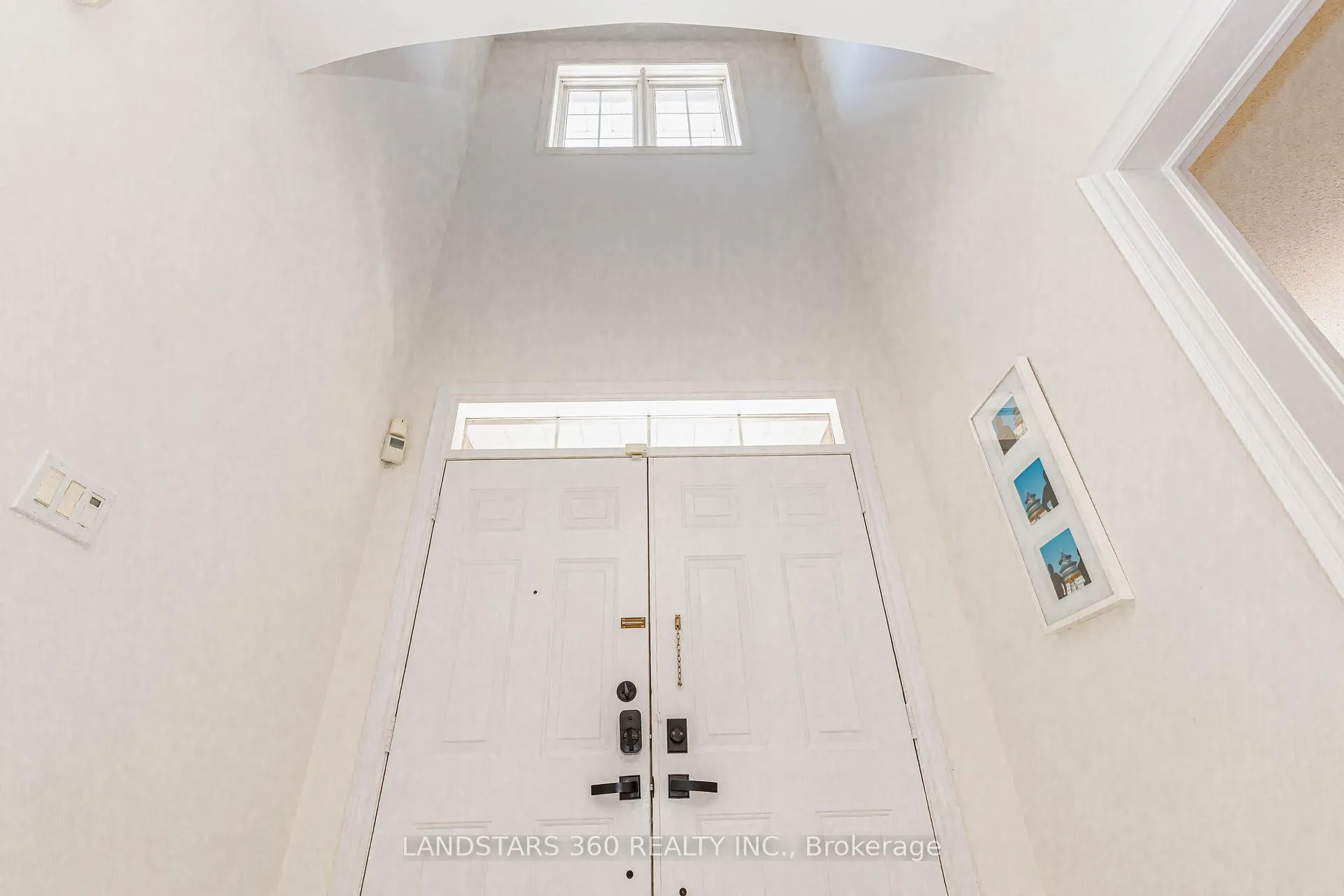 Photo 3 of 94 Sutcliffe Crescent, Markham, Cachet — HOMEH