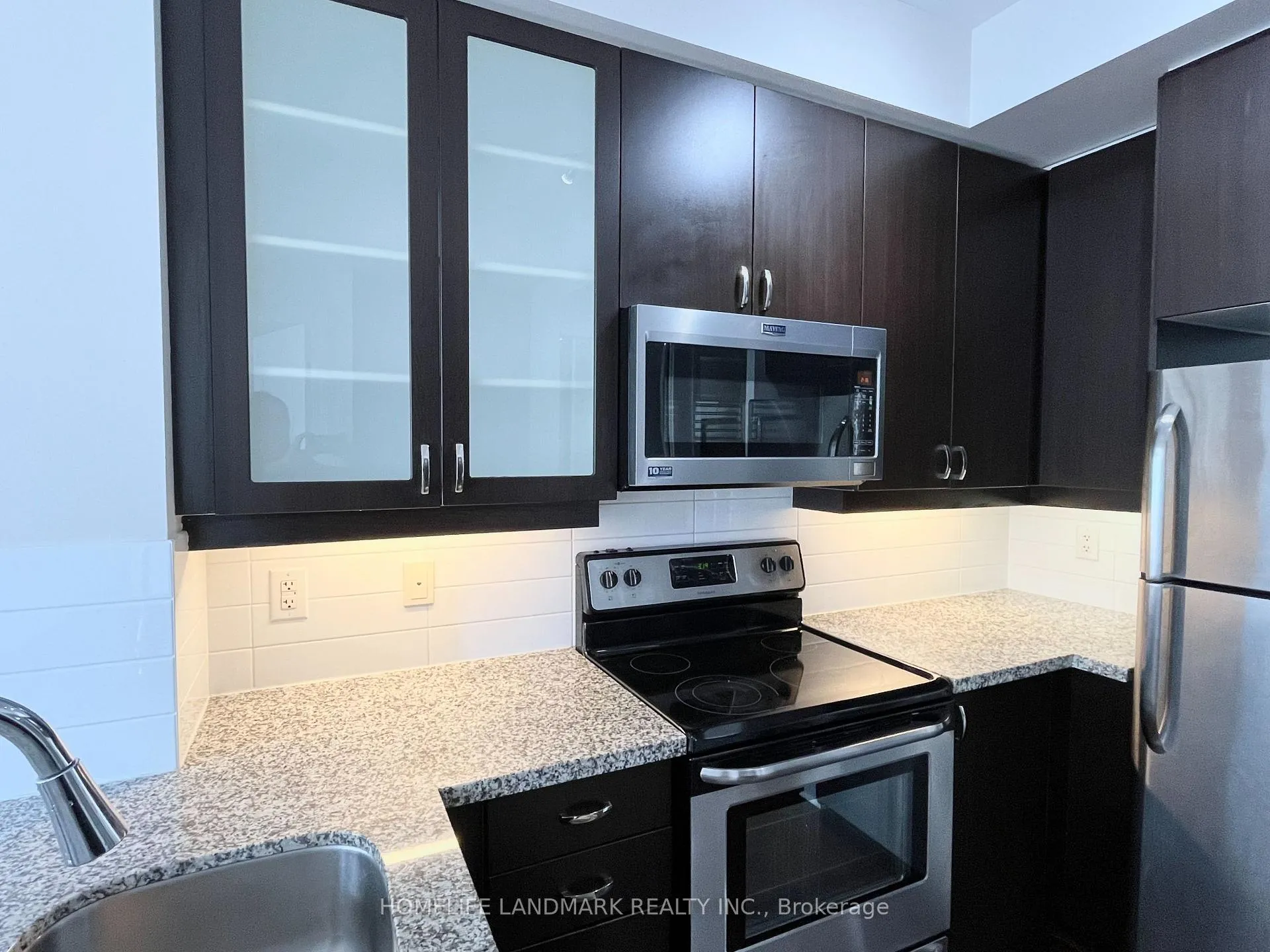 Photo 4 of Unit 905, 111 Upper Duke Crescent, Markham, Unionville — HOMEH
