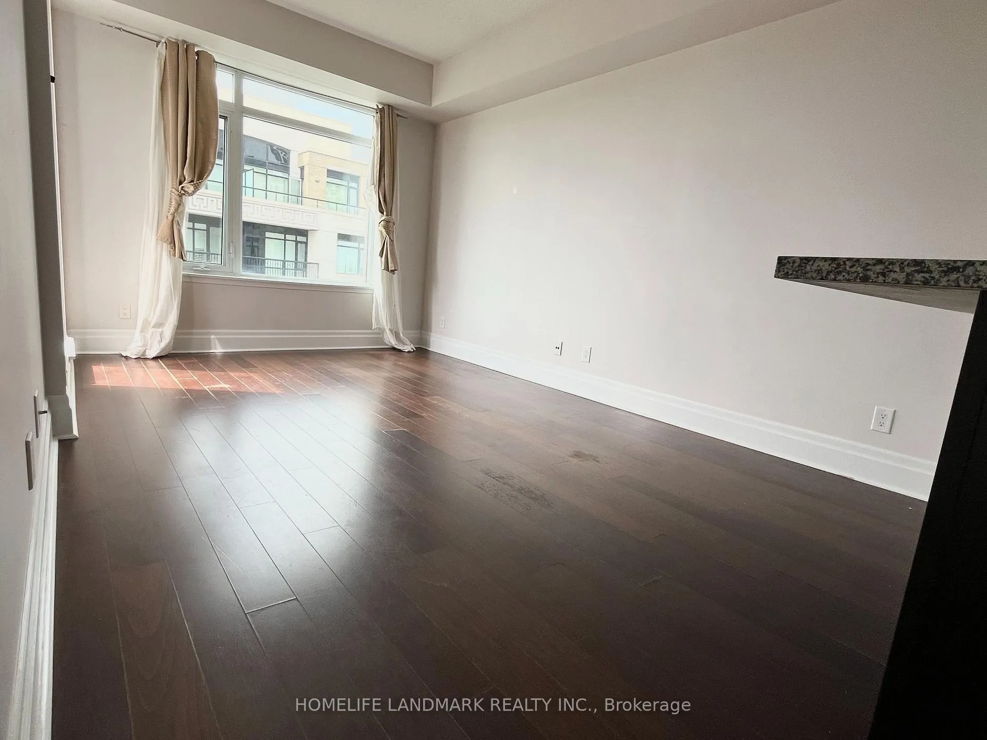 Photo 6 of Unit 905, 111 Upper Duke Crescent, Markham, Unionville — HOMEH