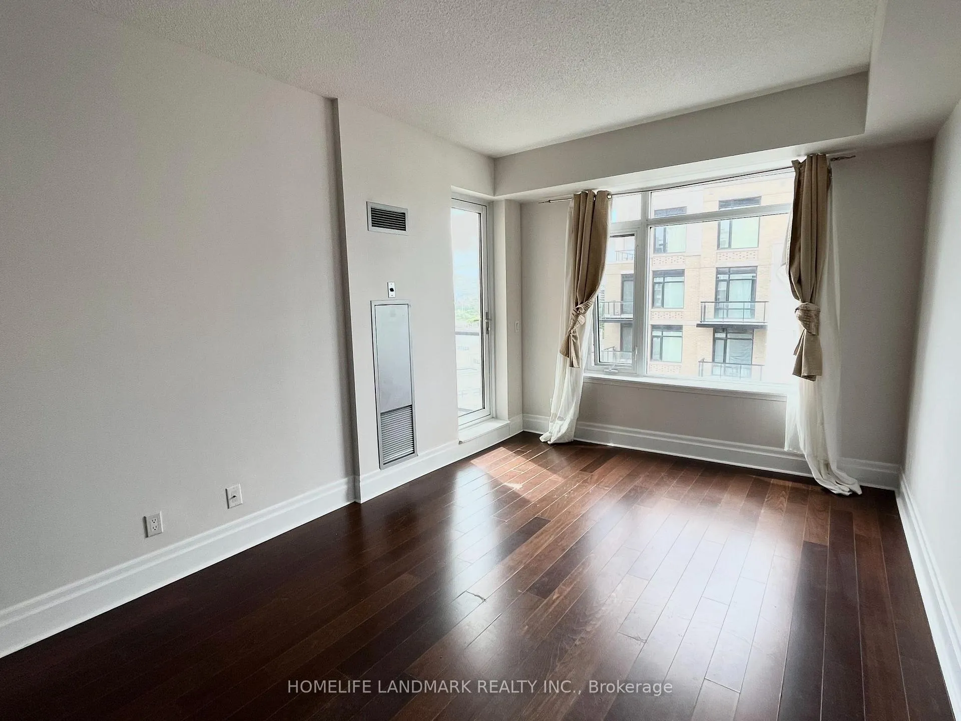 Photo 7 of Unit 905, 111 Upper Duke Crescent, Markham, Unionville — HOMEH