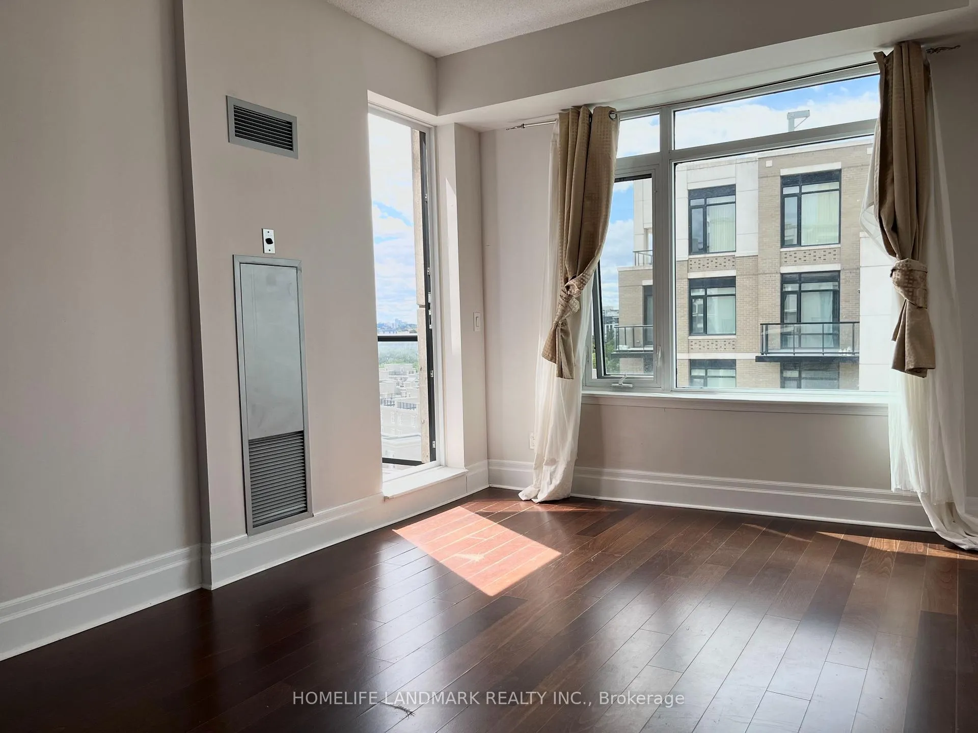 Photo 8 of Unit 905, 111 Upper Duke Crescent, Markham, Unionville — HOMEH