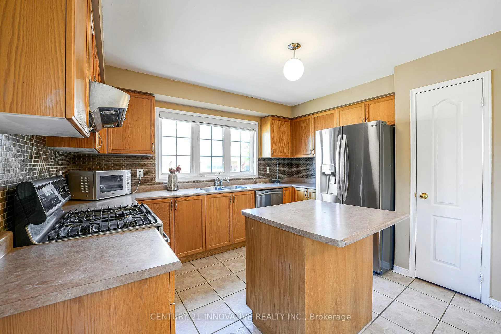 Photo 5 of 14 Middlecote Drive, Ajax, Northeast Ajax — HOMEH