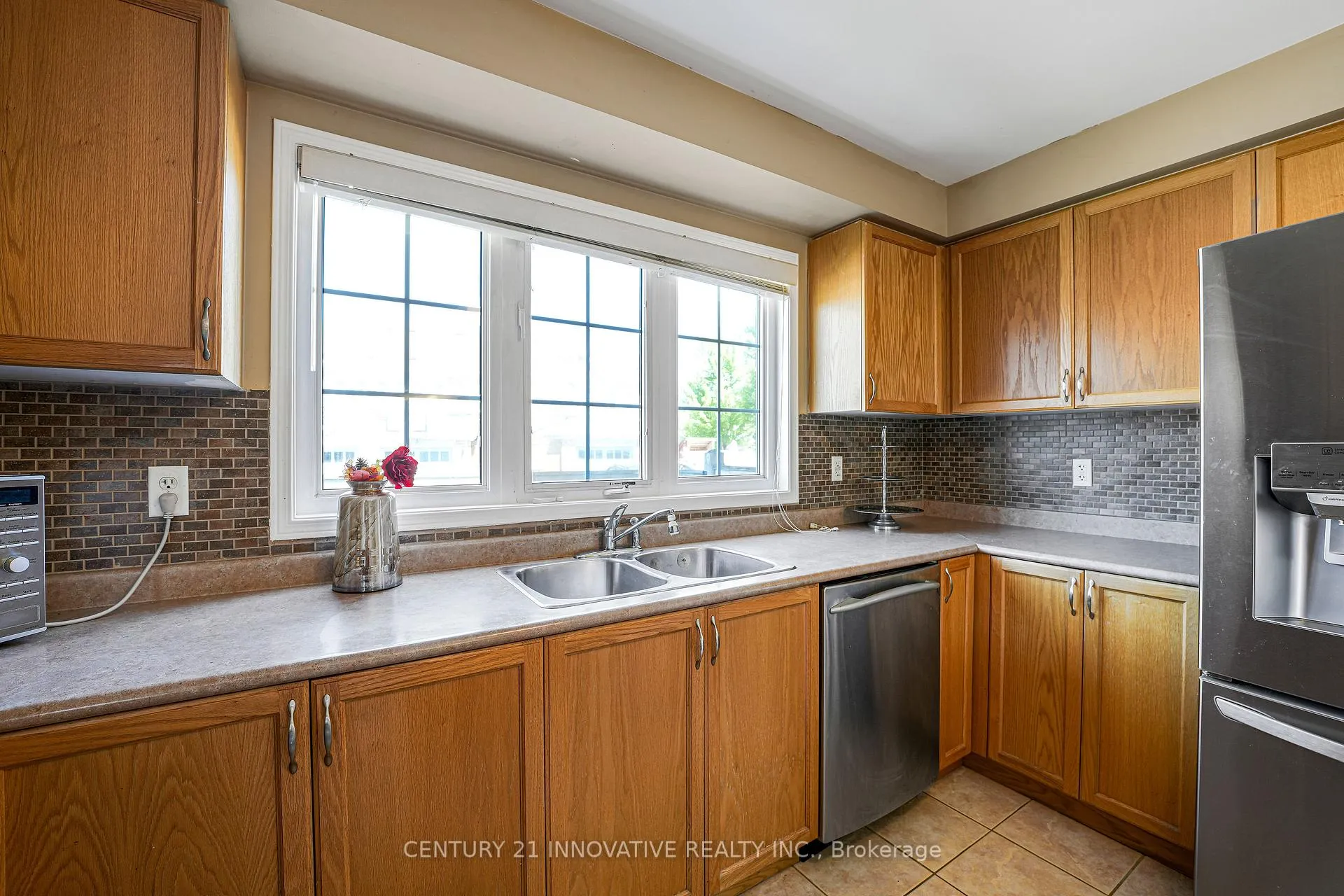 Photo 6 of 14 Middlecote Drive, Ajax, Northeast Ajax — HOMEH