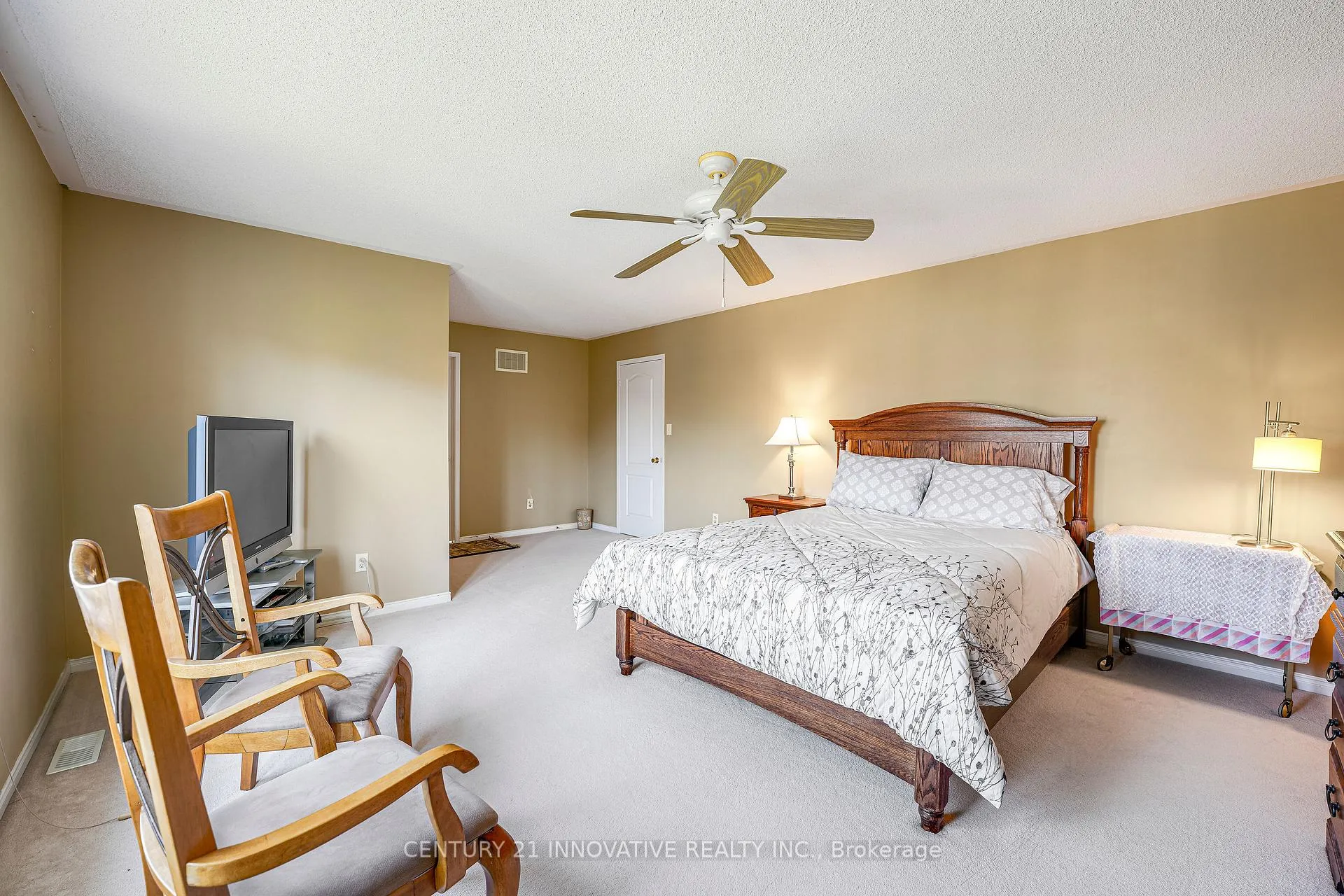 Photo 12 of 14 Middlecote Drive, Ajax, Northeast Ajax — HOMEH