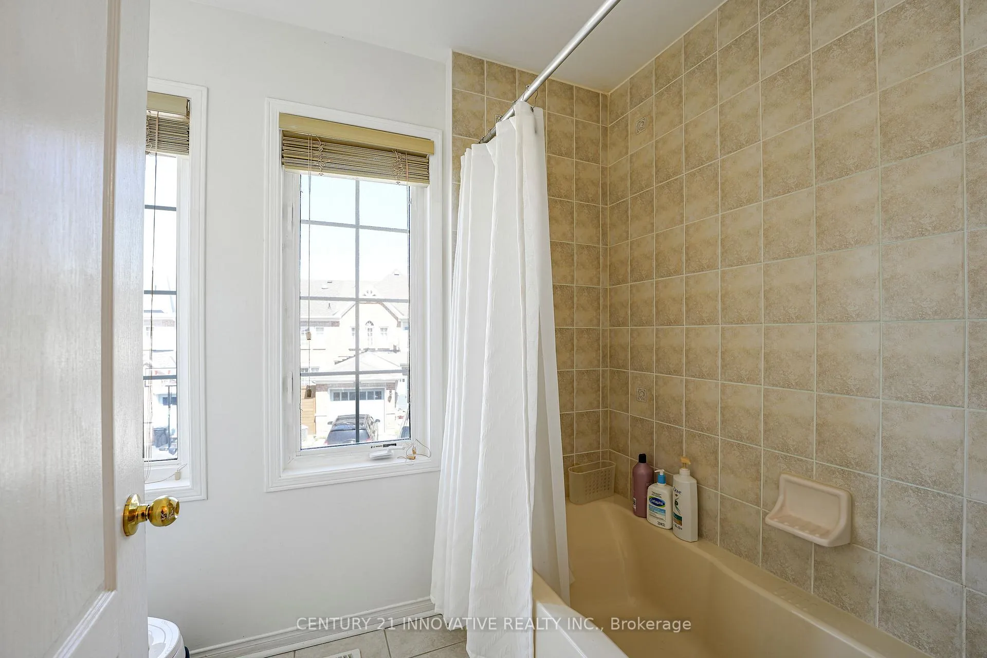 Photo 17 of 14 Middlecote Drive, Ajax, Northeast Ajax — HOMEH