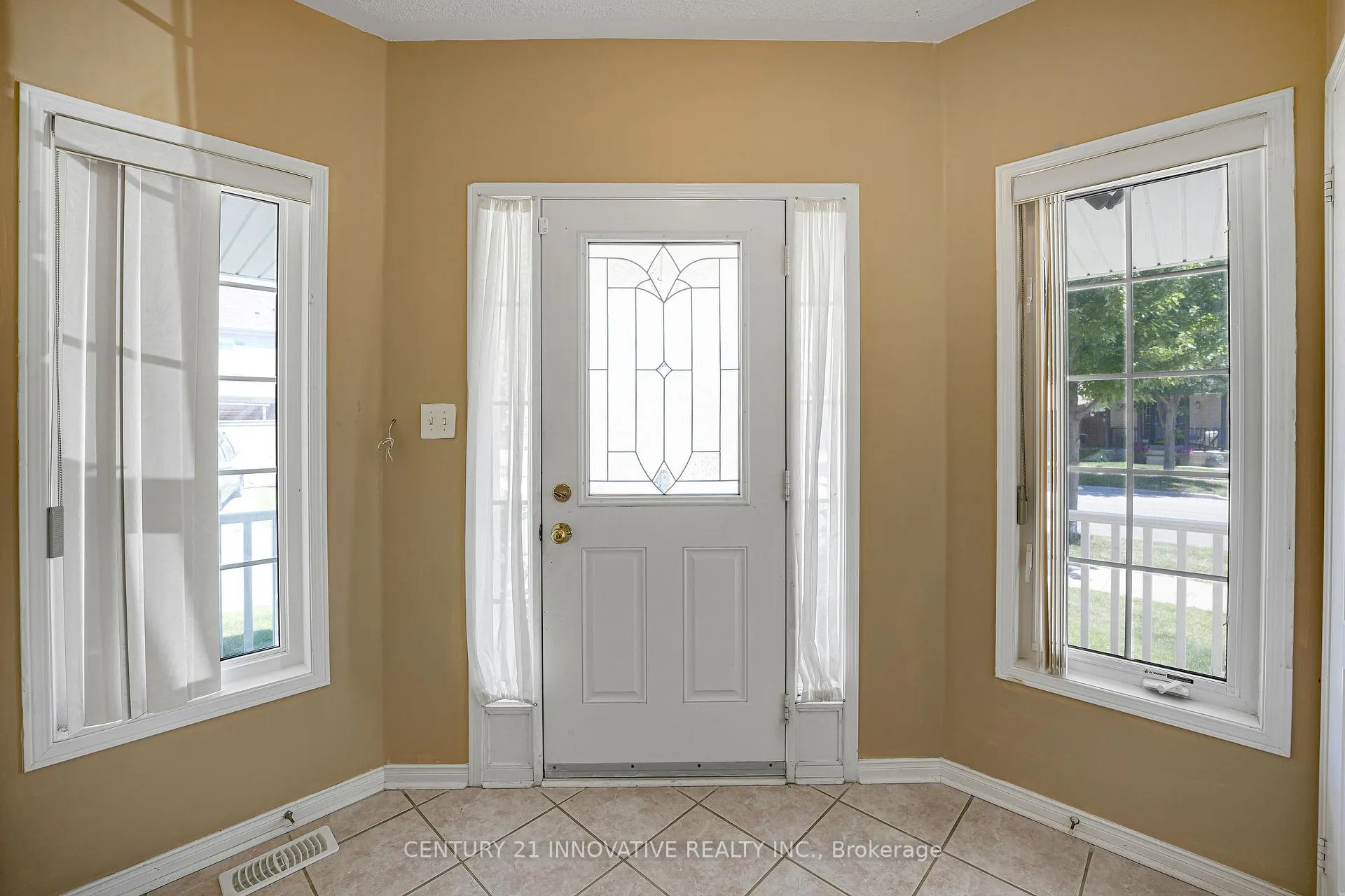 Photo 20 of 14 Middlecote Drive, Ajax, Northeast Ajax — HOMEH