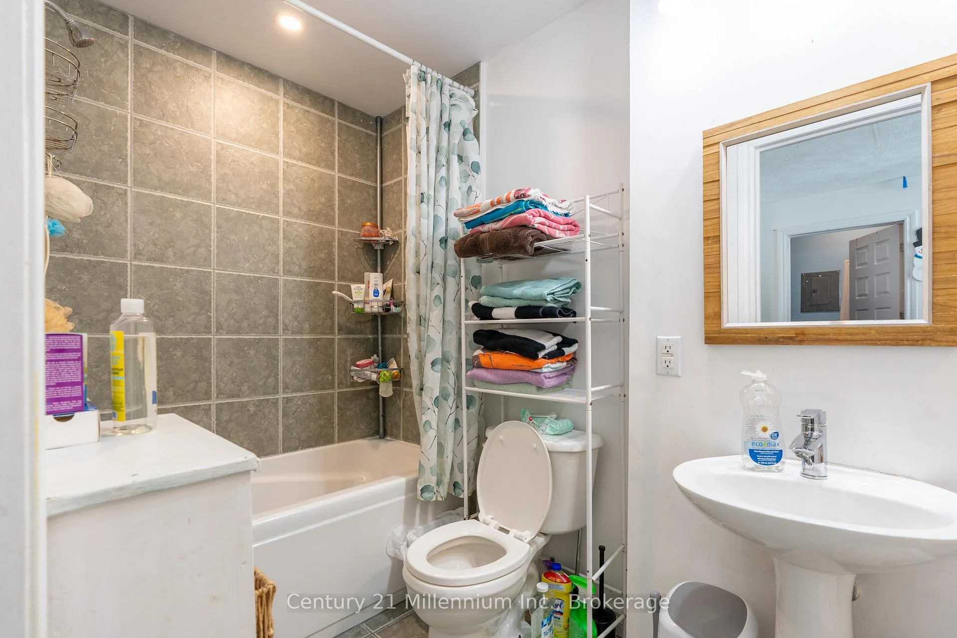 Photo 25 of 1700 3rd Avenue E, Owen Sound — HOMEH