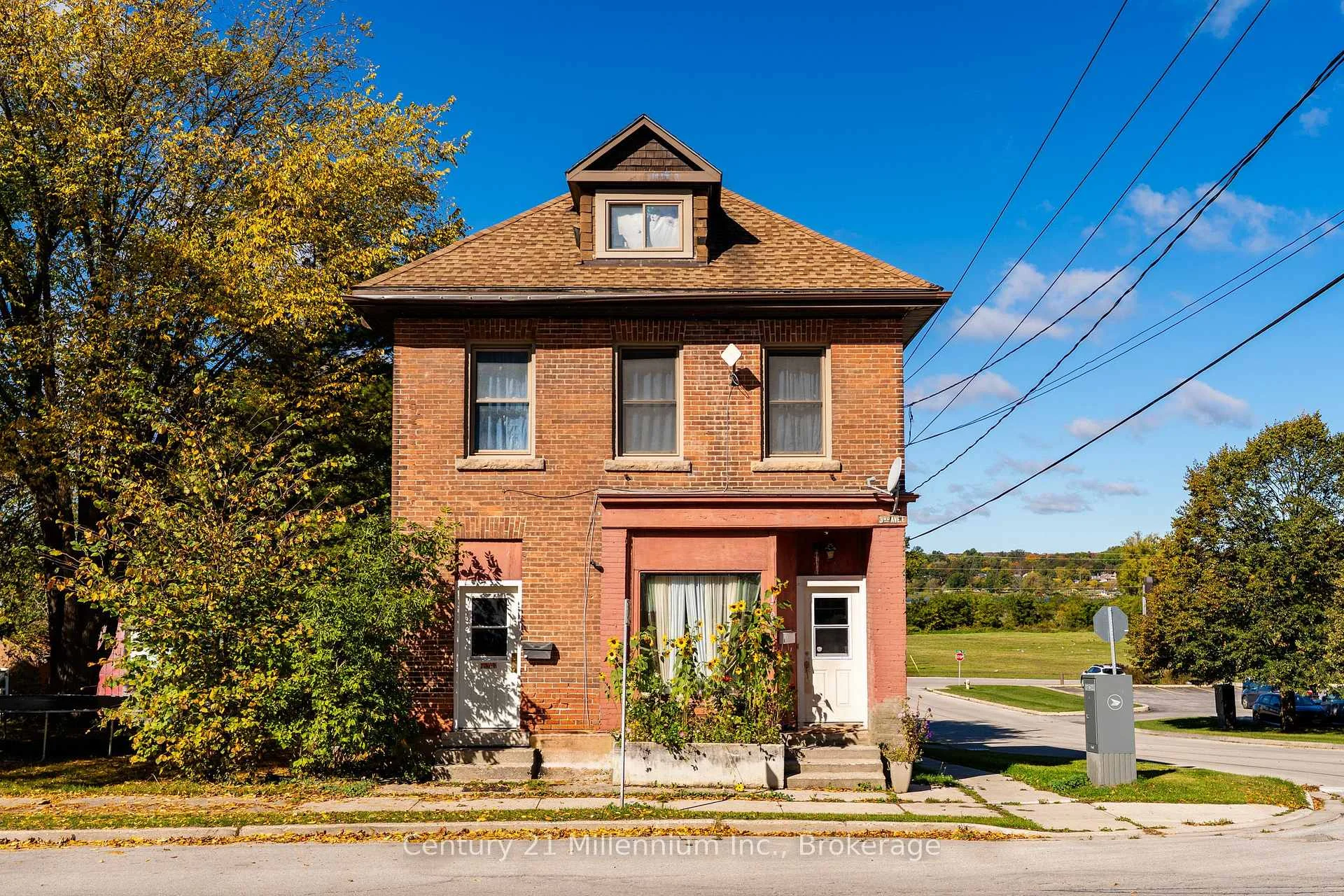 Photo of 1700 3rd Avenue E