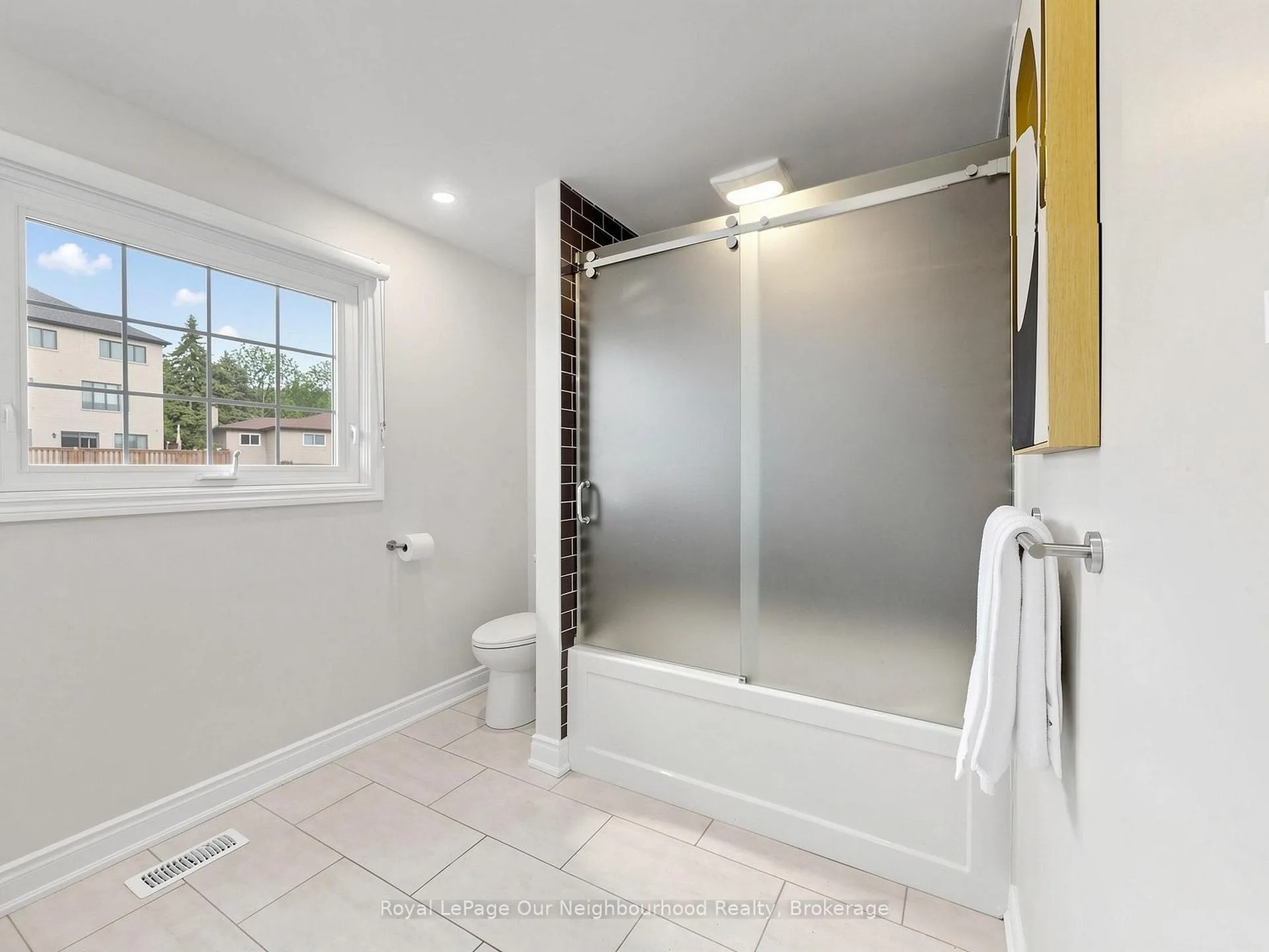 Photo 25 of 660 Dunn Crescent, Pickering, Rosebank — HOMEH