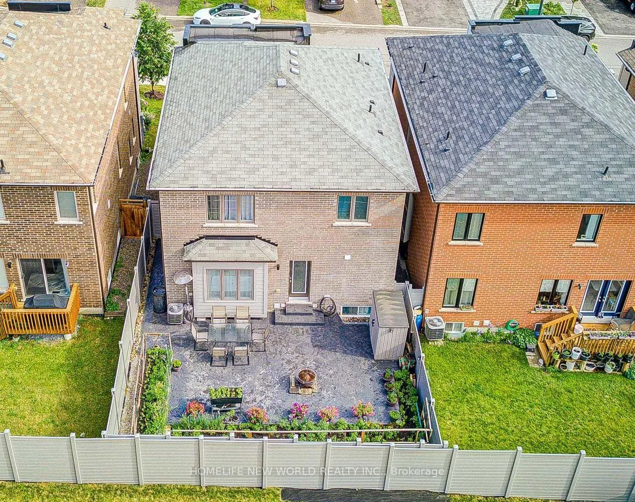 Photo 2 of 74 Tango Crescent, Newmarket, Woodland Hill — HOMEH