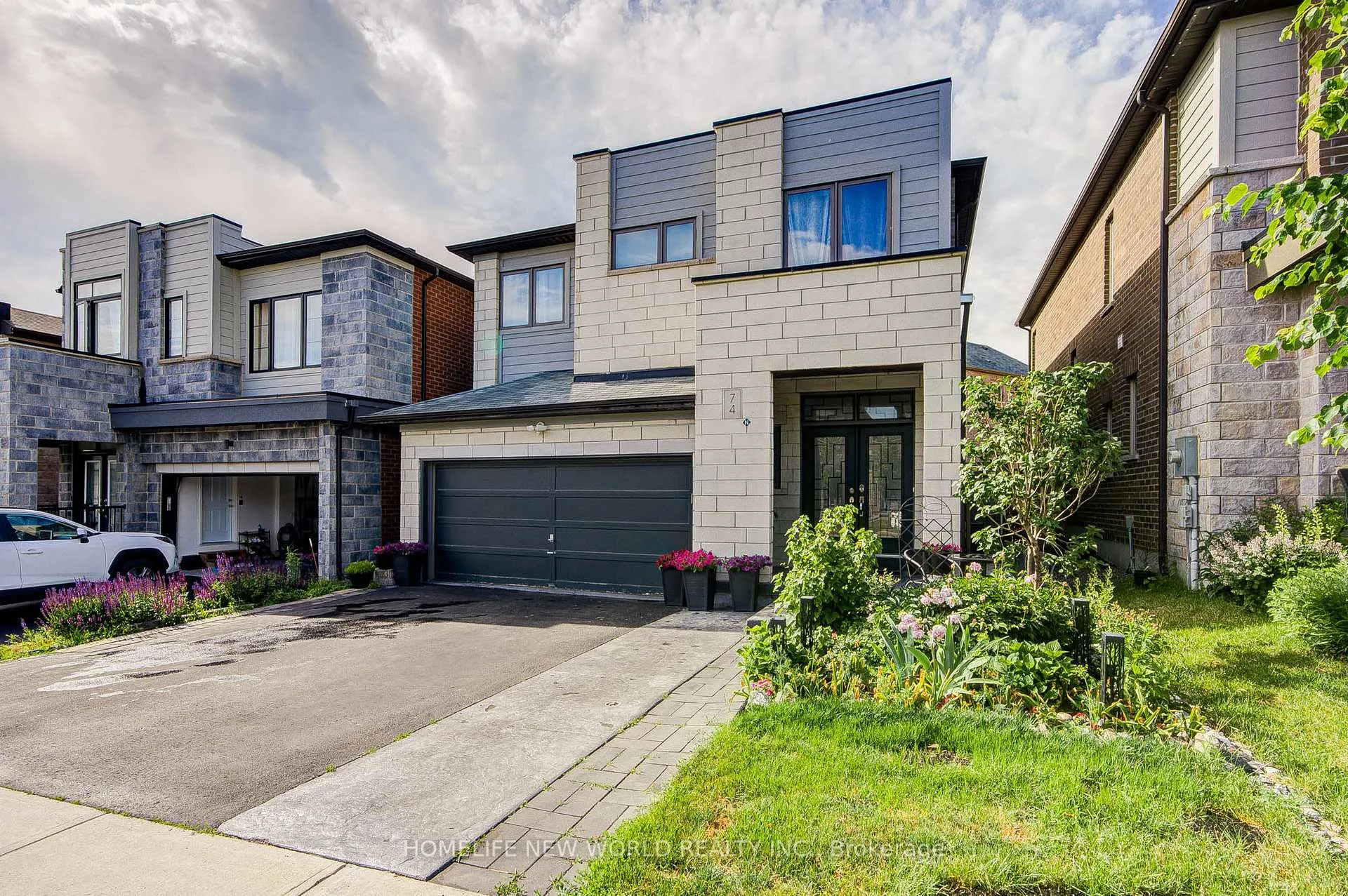 Photo 3 of 74 Tango Crescent, Newmarket, Woodland Hill — HOMEH