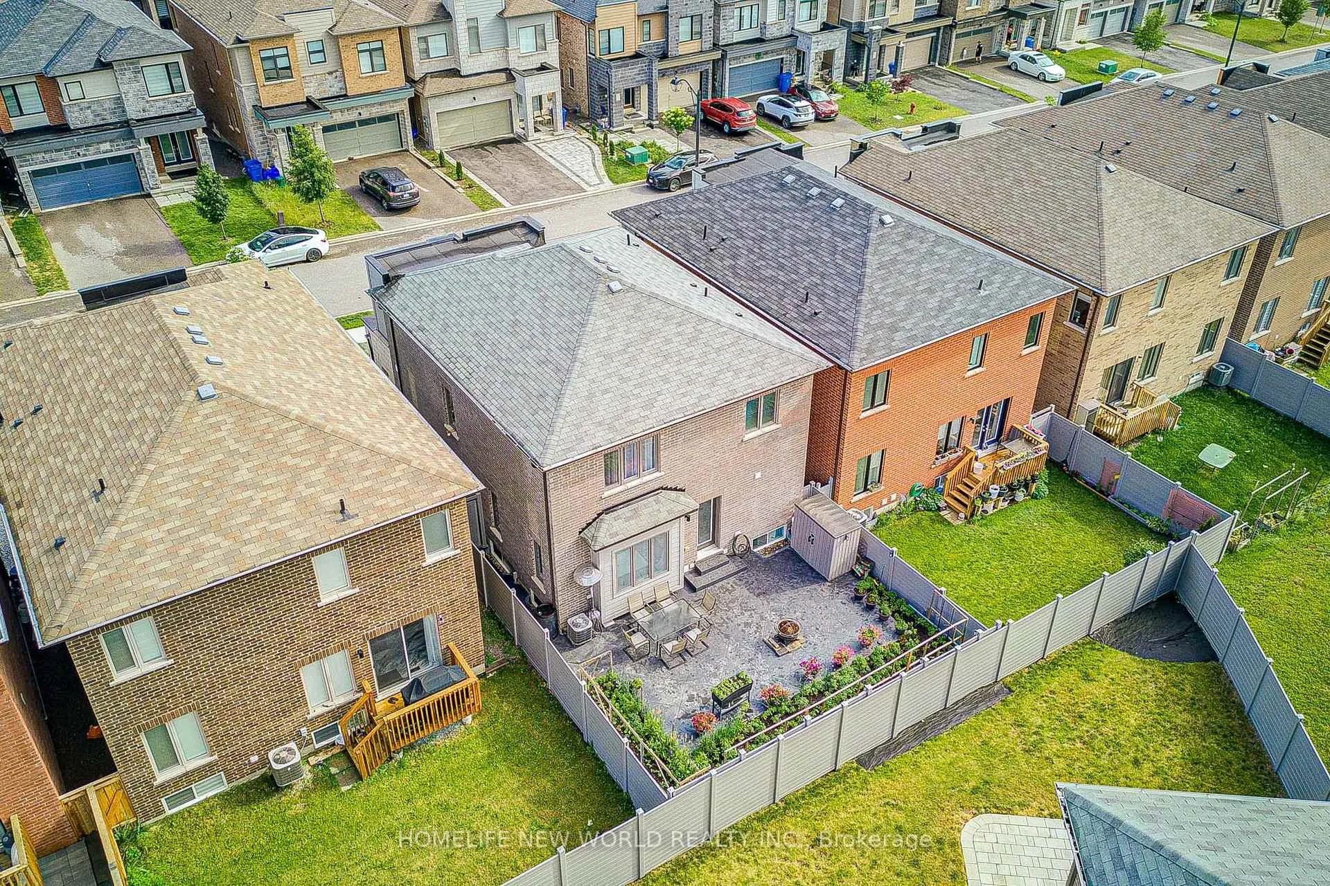 Photo 6 of 74 Tango Crescent, Newmarket, Woodland Hill — HOMEH