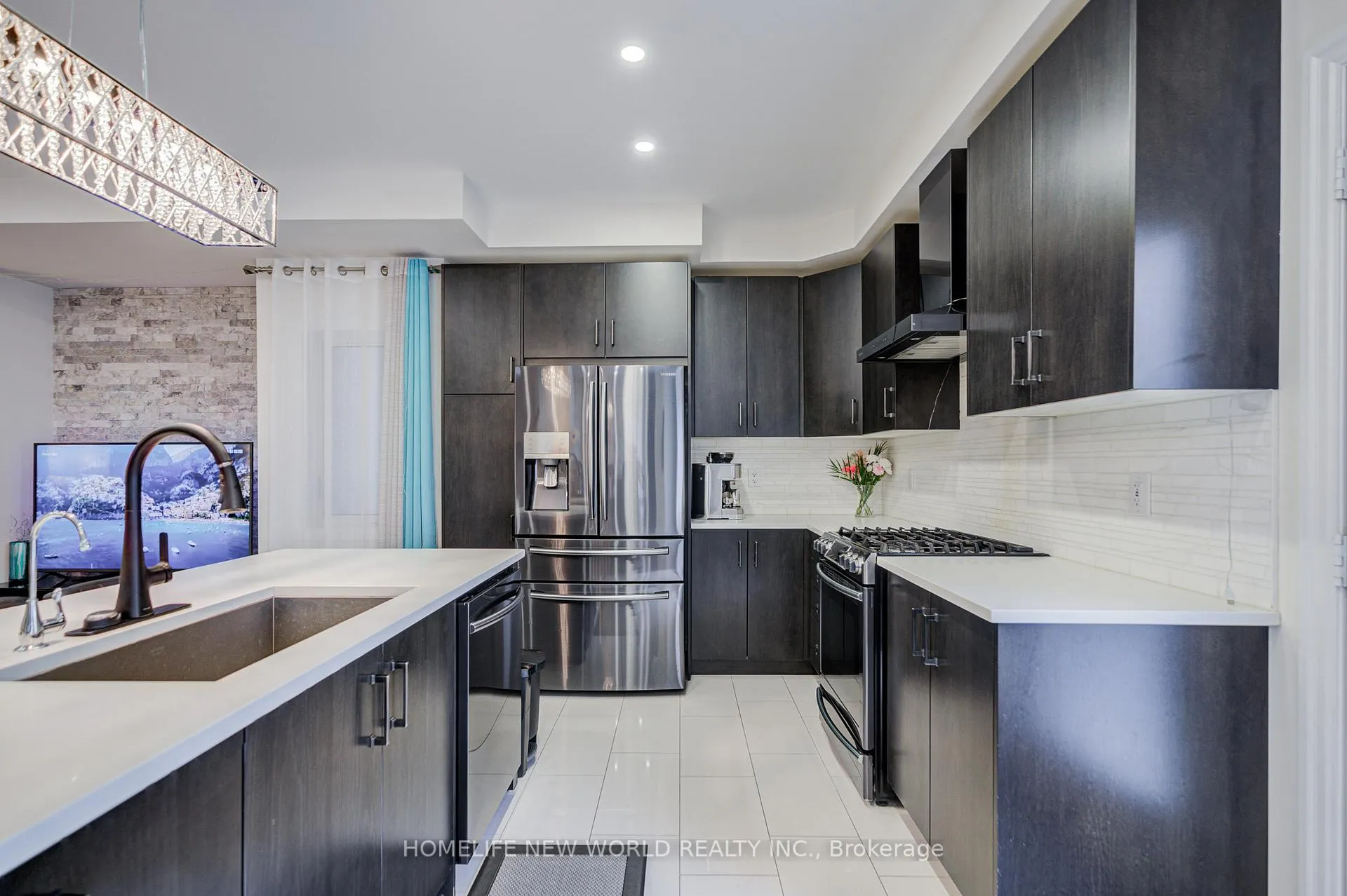 Photo 14 of 74 Tango Crescent, Newmarket, Woodland Hill — HOMEH
