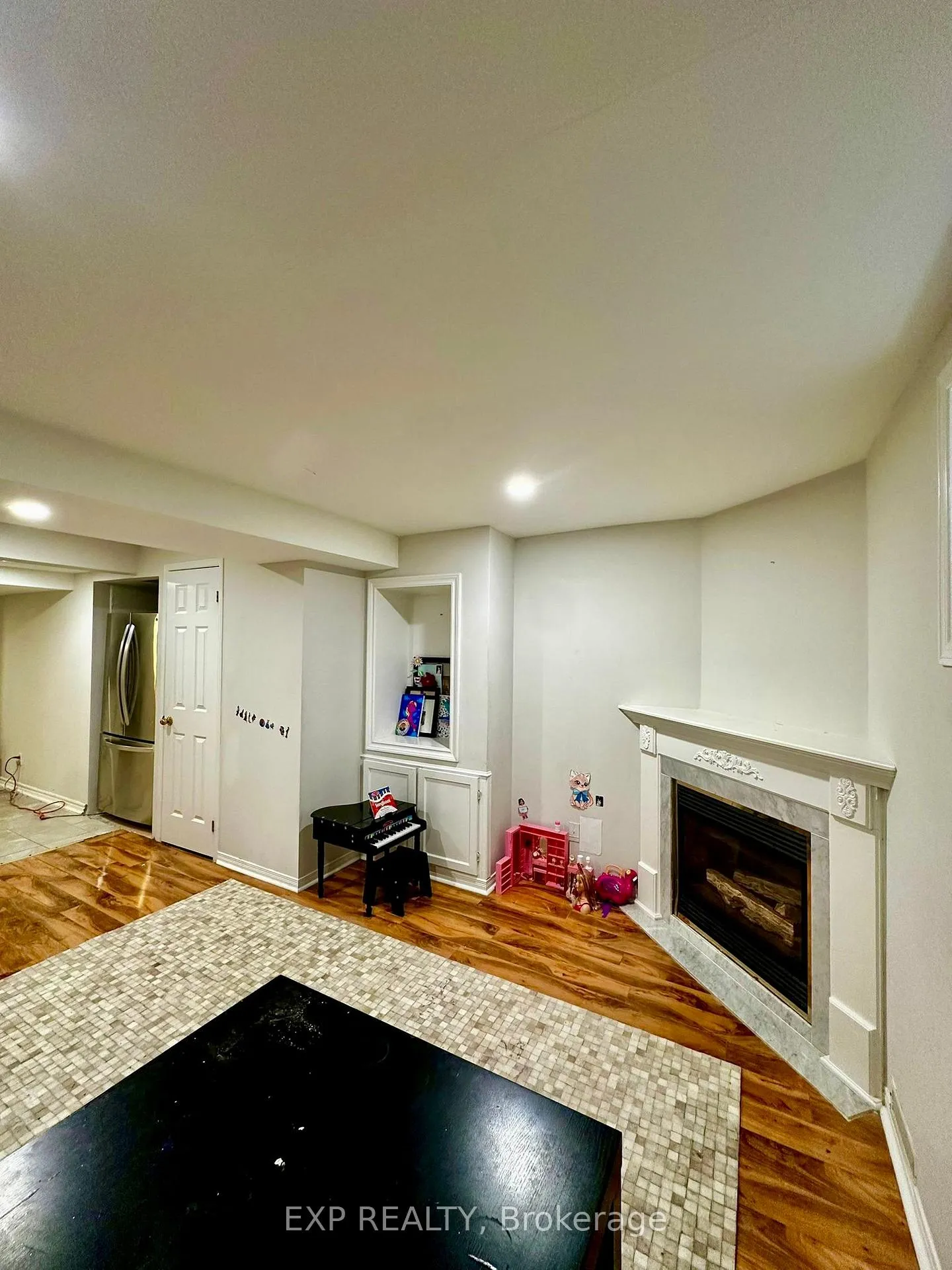 Photo 2 of 1483 Princeton Crescent, Oakville, College Park — HOMEH