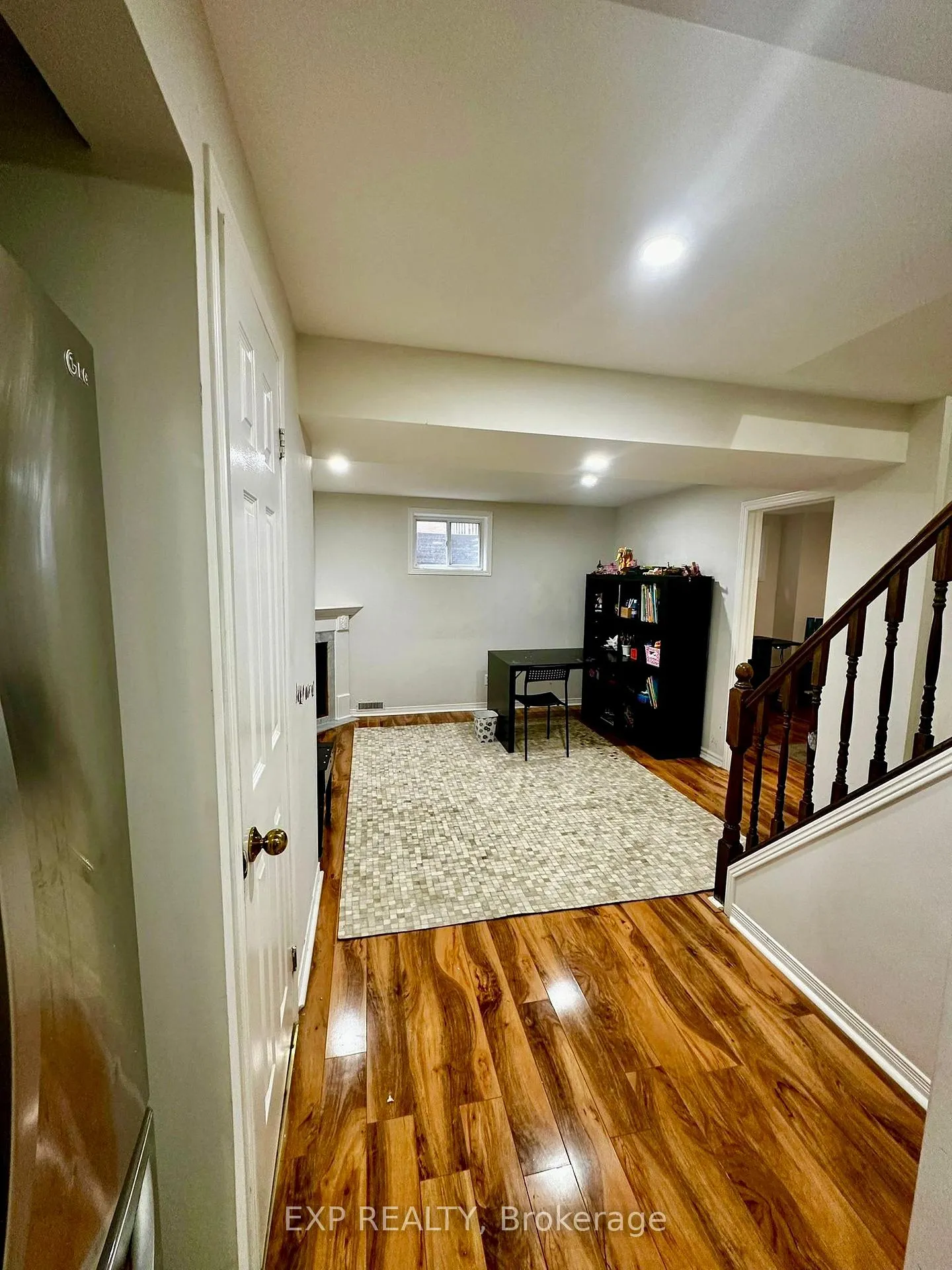 Photo 8 of 1483 Princeton Crescent, Oakville, College Park — HOMEH