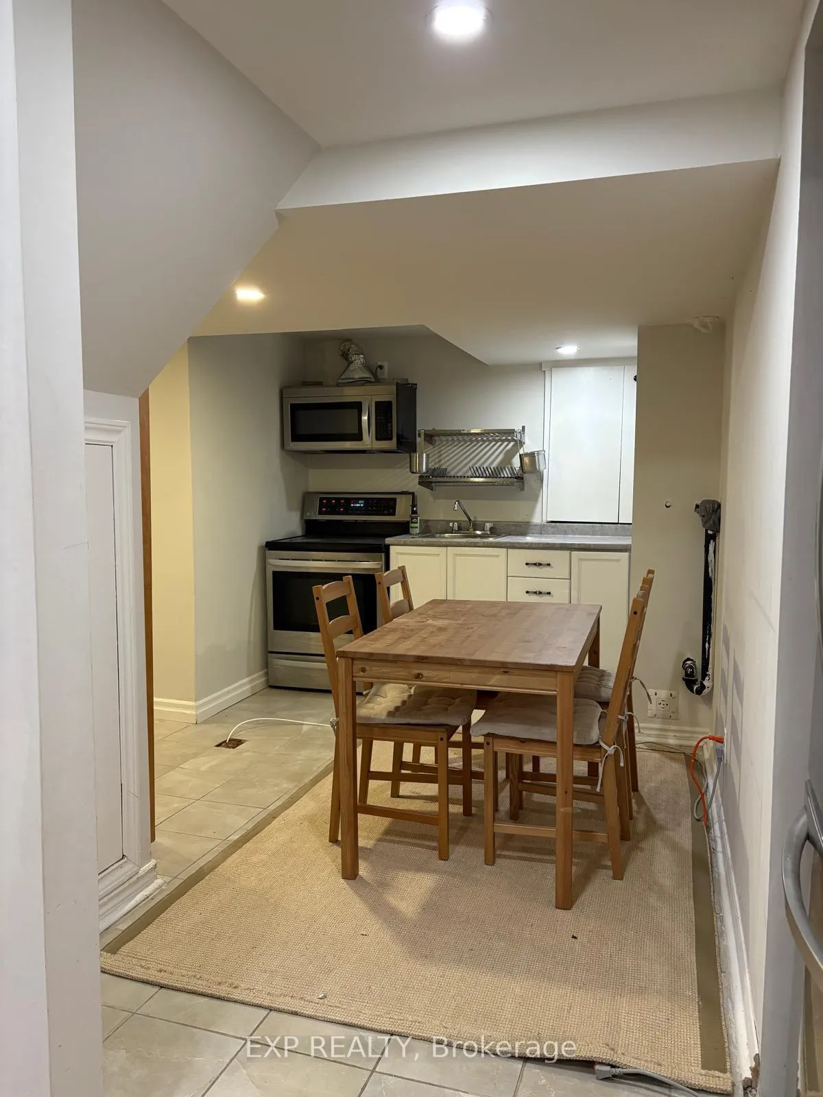 Photo 15 of 1483 Princeton Crescent, Oakville, College Park — HOMEH