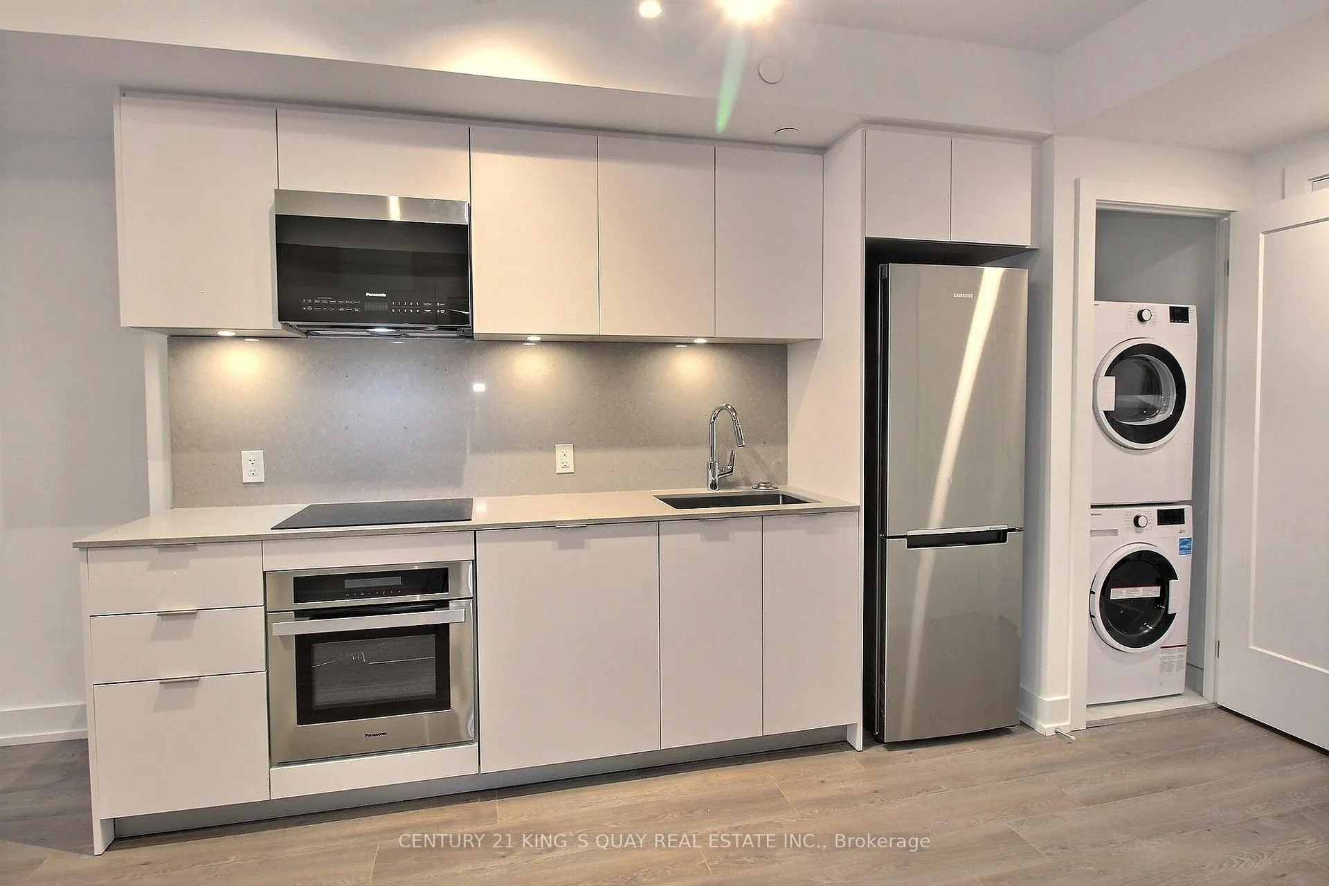 Photo 2 of Unit 305, 8 Cedarland Drive, Markham, Unionville — HOMEH