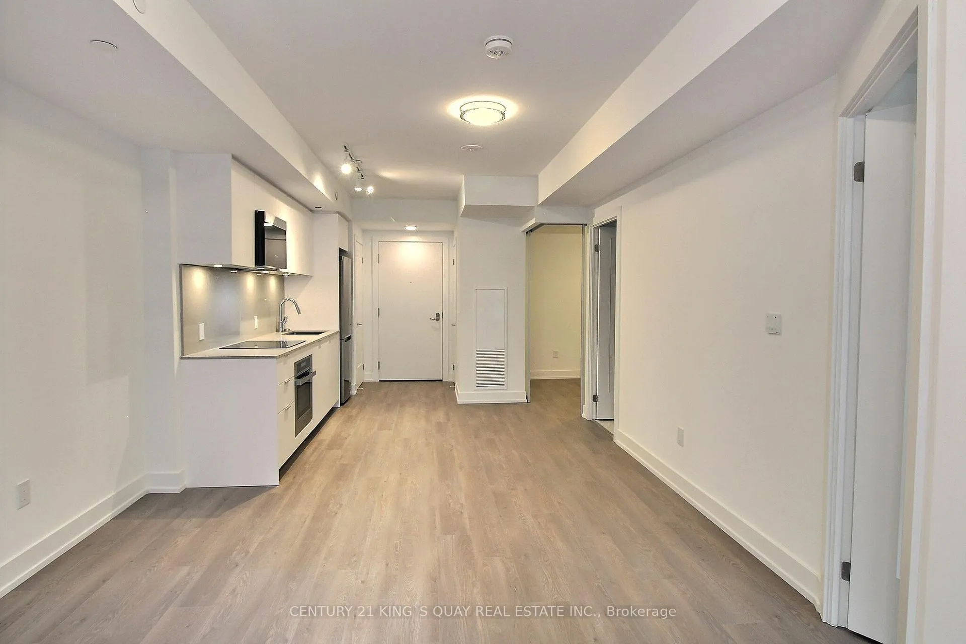 Photo 3 of Unit 305, 8 Cedarland Drive, Markham, Unionville — HOMEH