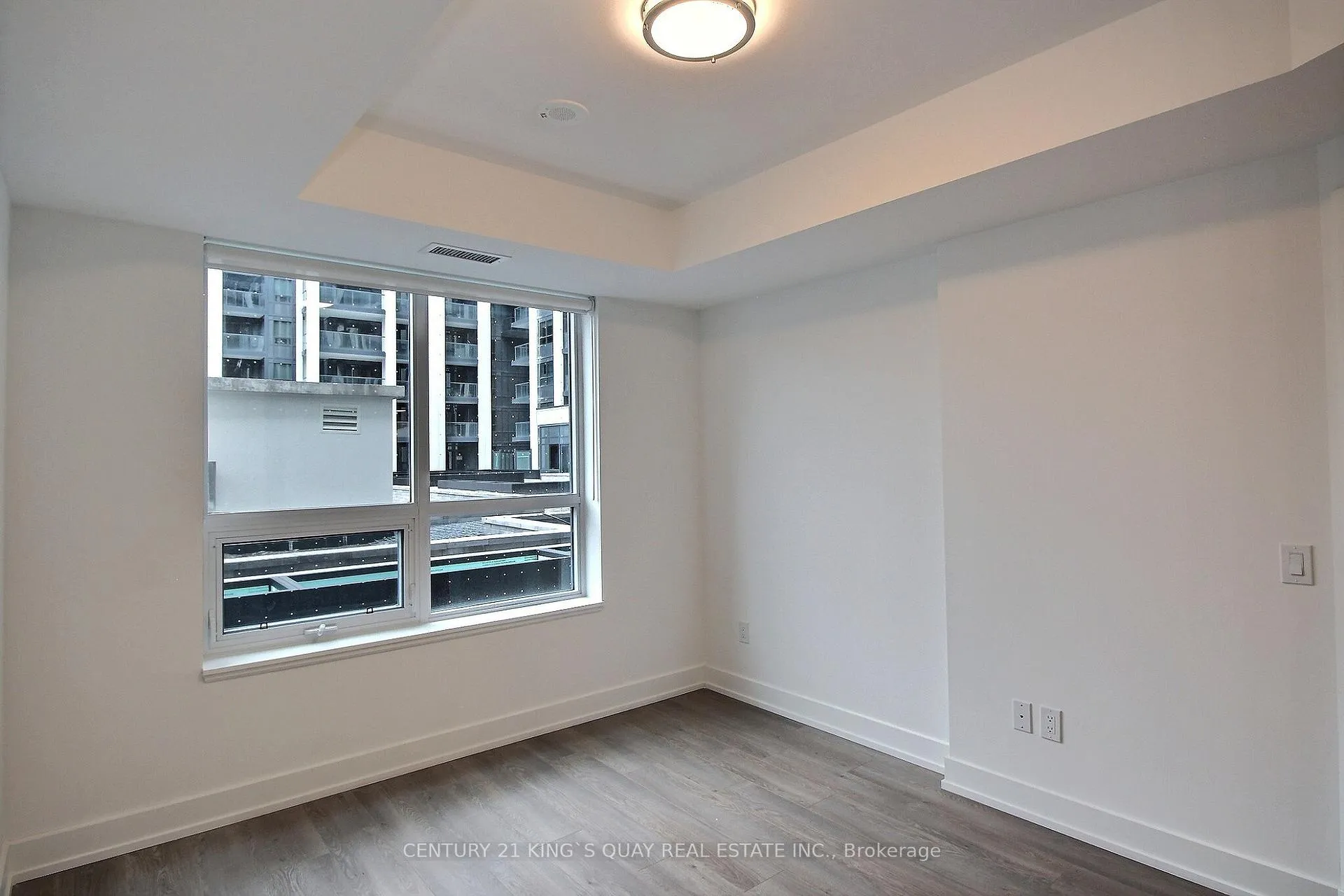 Photo 4 of Unit 305, 8 Cedarland Drive, Markham, Unionville — HOMEH