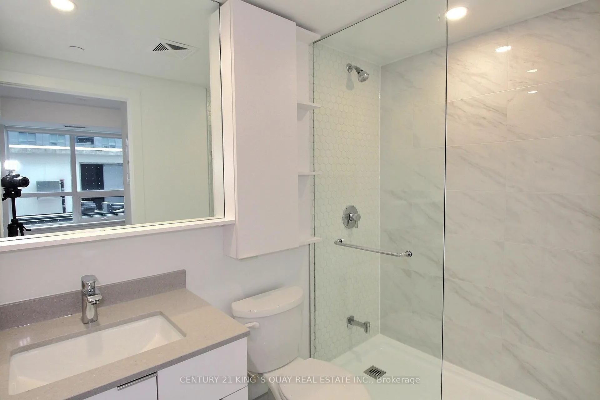Photo 6 of Unit 305, 8 Cedarland Drive, Markham, Unionville — HOMEH