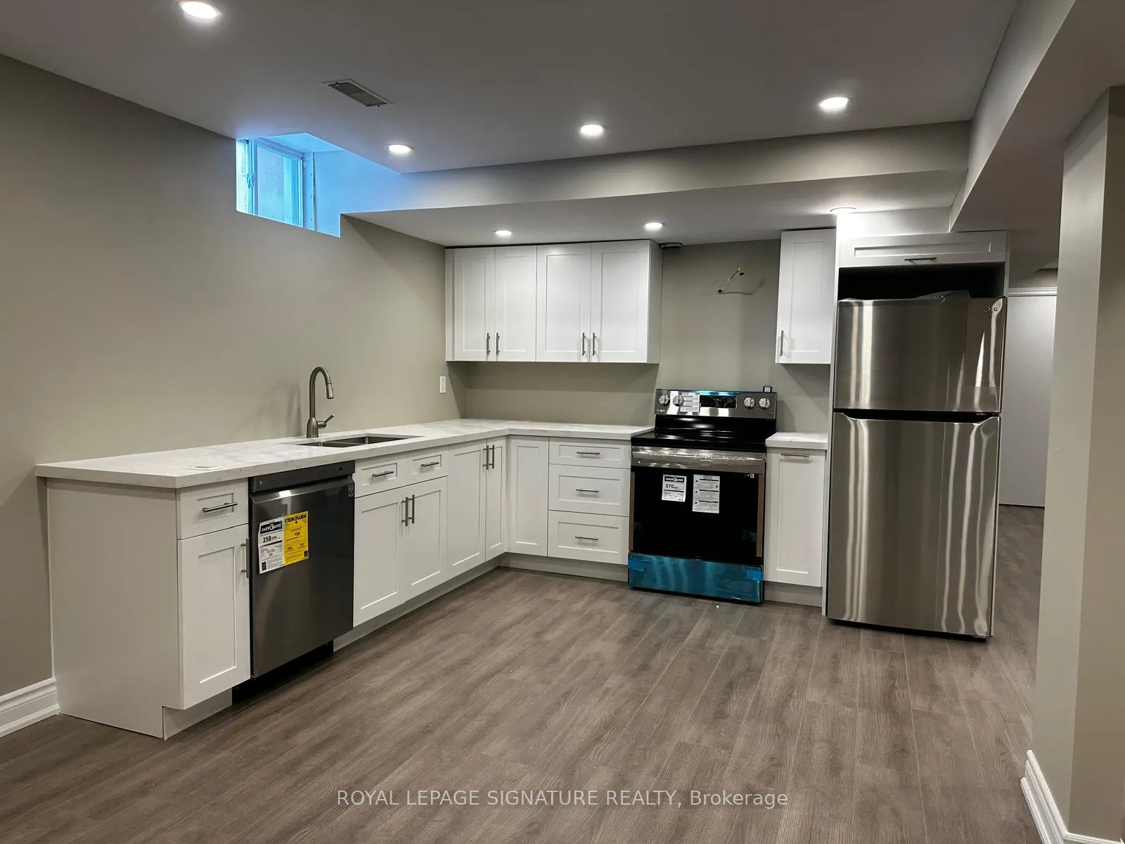 Photo 3 of 181 Glenforest Drive, Vaughan, Uplands — HOMEH