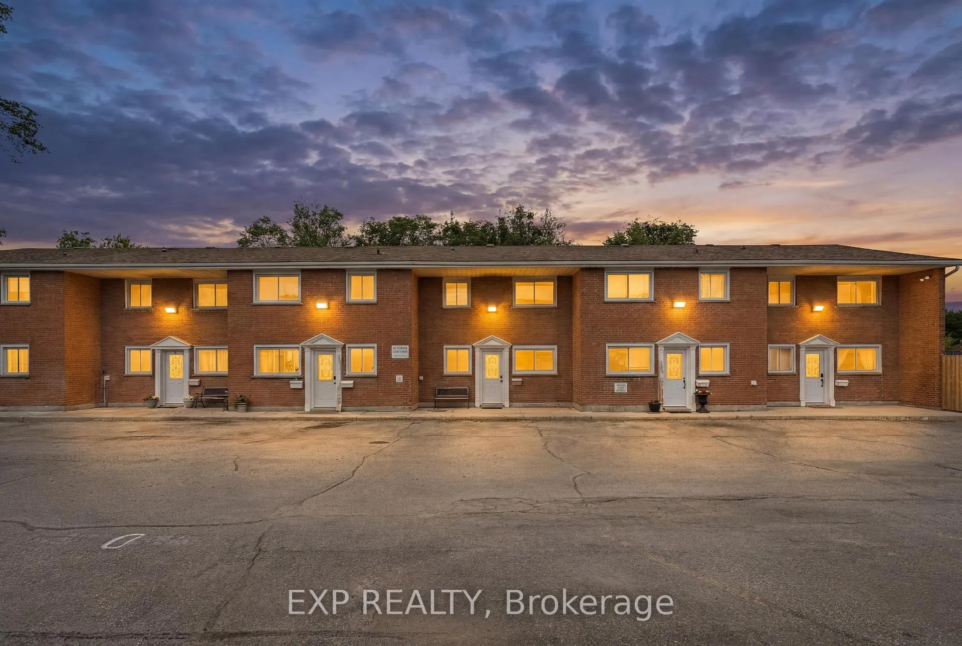 Photo 1 of Unit i, 48 Windom Road, Kitchener, Chicopee/Freeport — HOMEH