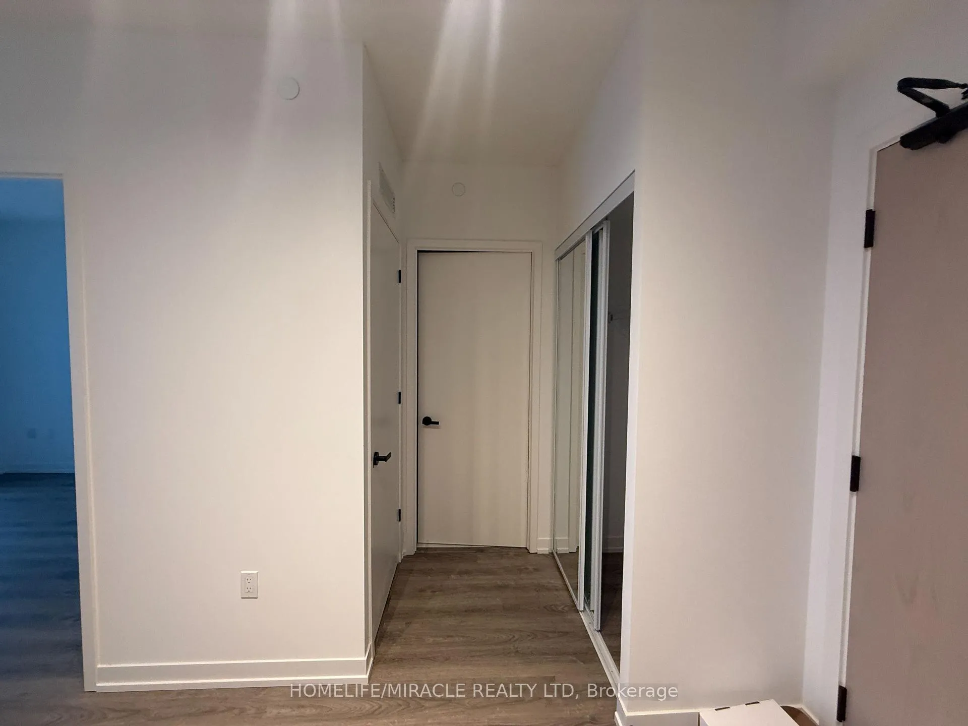 Photo 3 of Unit 2005, 8 Interchange Way, Vaughan, Vaughan Corporate Centre — HOMEH