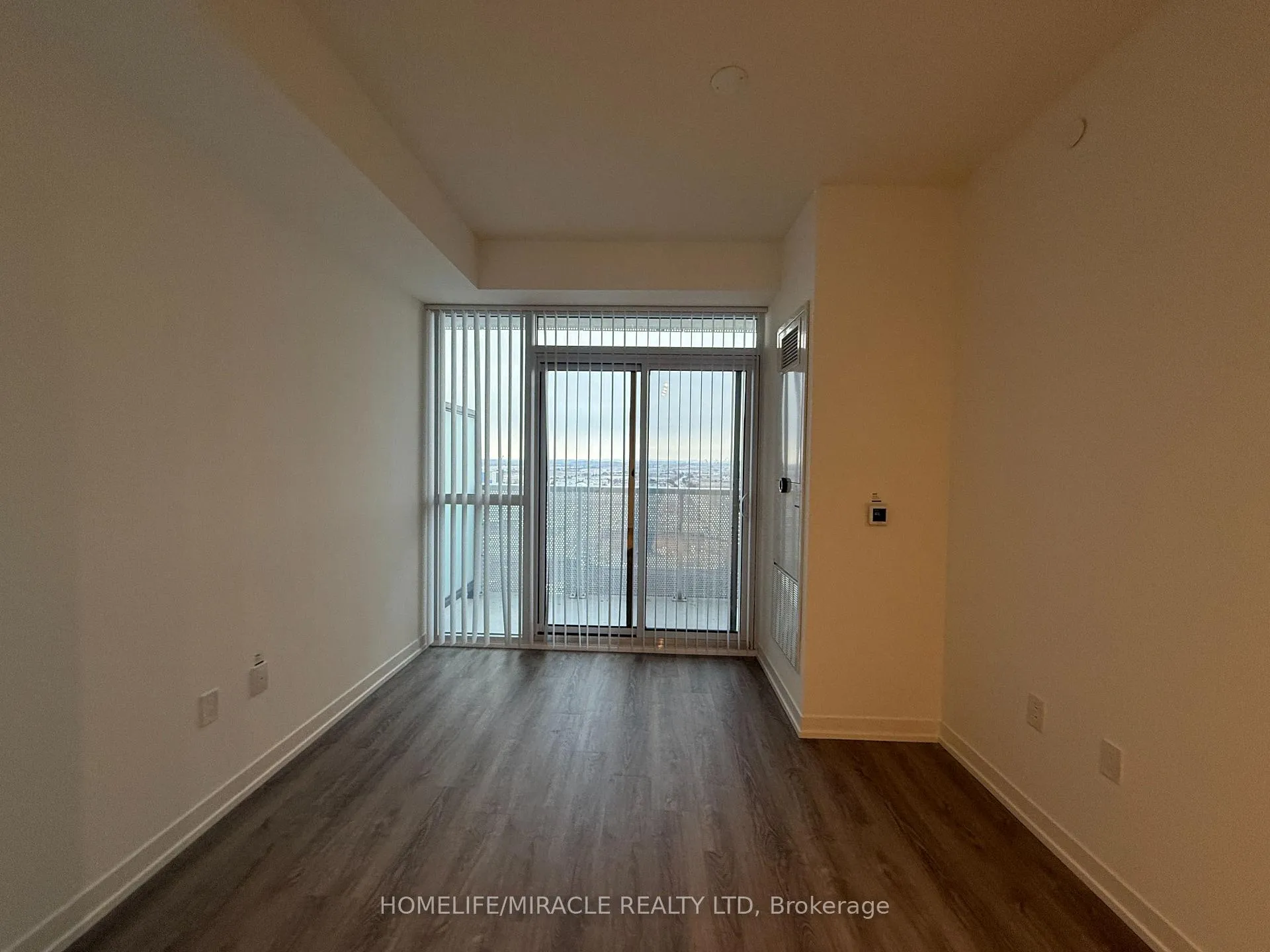 Photo 5 of Unit 2005, 8 Interchange Way, Vaughan, Vaughan Corporate Centre — HOMEH
