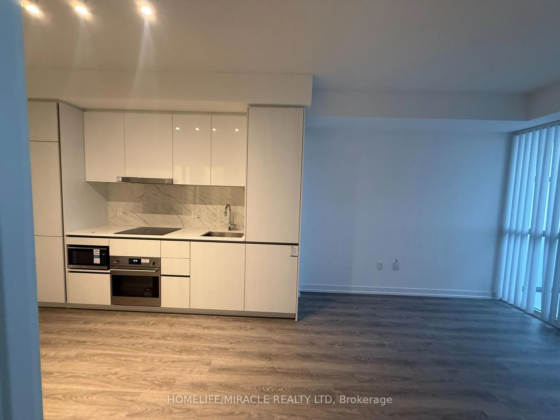Photo 10 of Unit 2005, 8 Interchange Way, Vaughan, Vaughan Corporate Centre — HOMEH