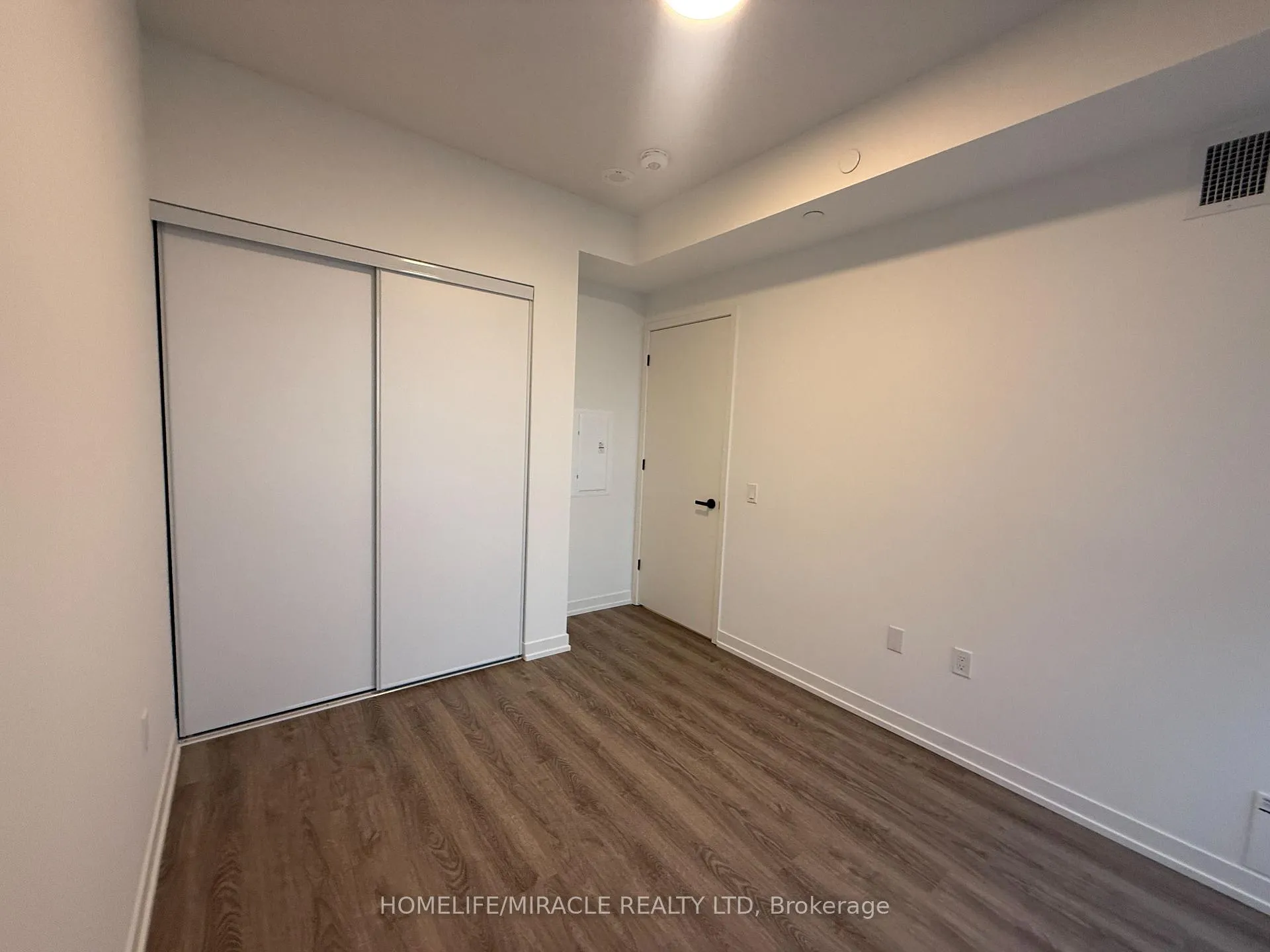 Photo 12 of Unit 2005, 8 Interchange Way, Vaughan, Vaughan Corporate Centre — HOMEH
