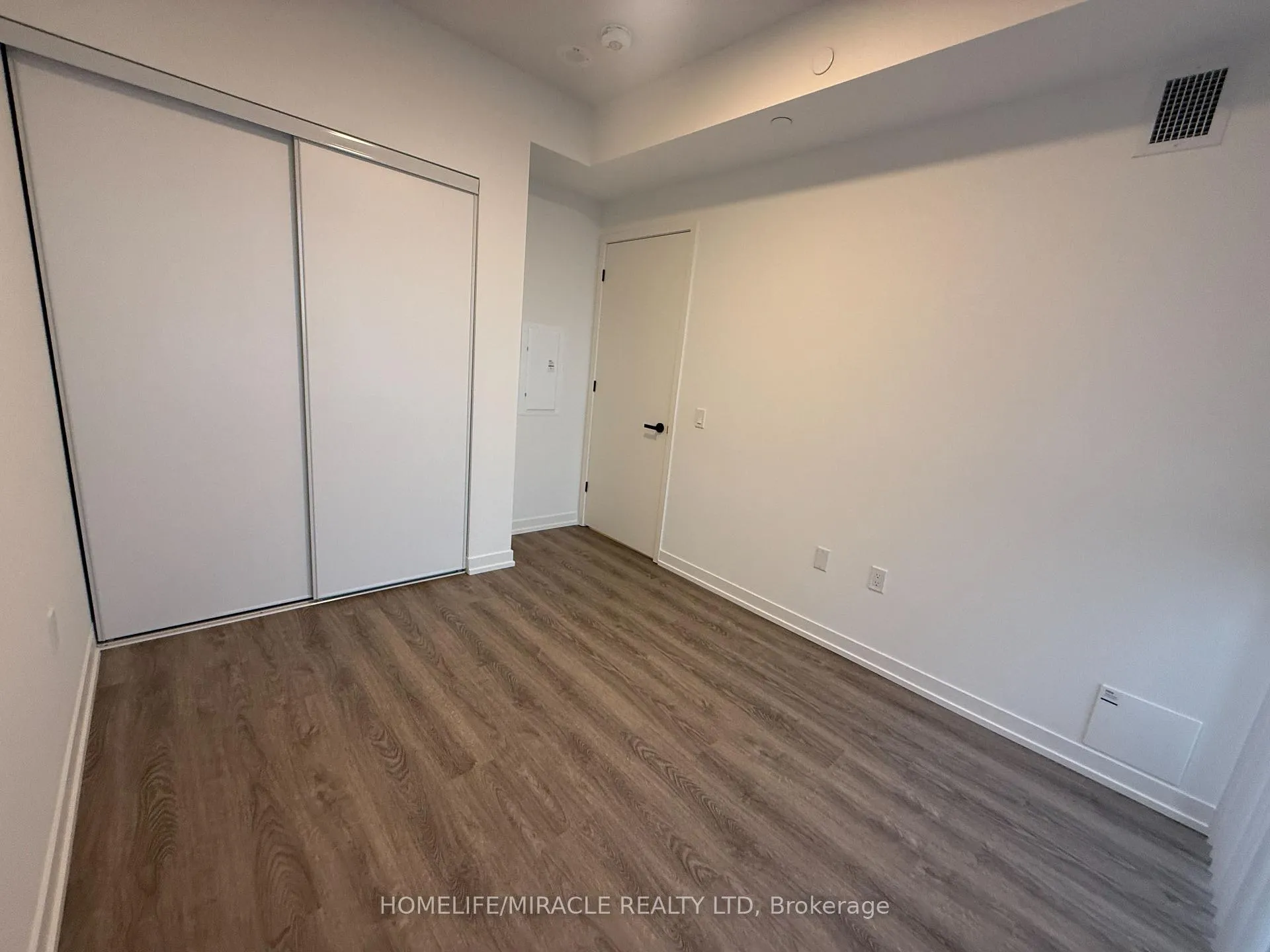 Photo 13 of Unit 2005, 8 Interchange Way, Vaughan, Vaughan Corporate Centre — HOMEH